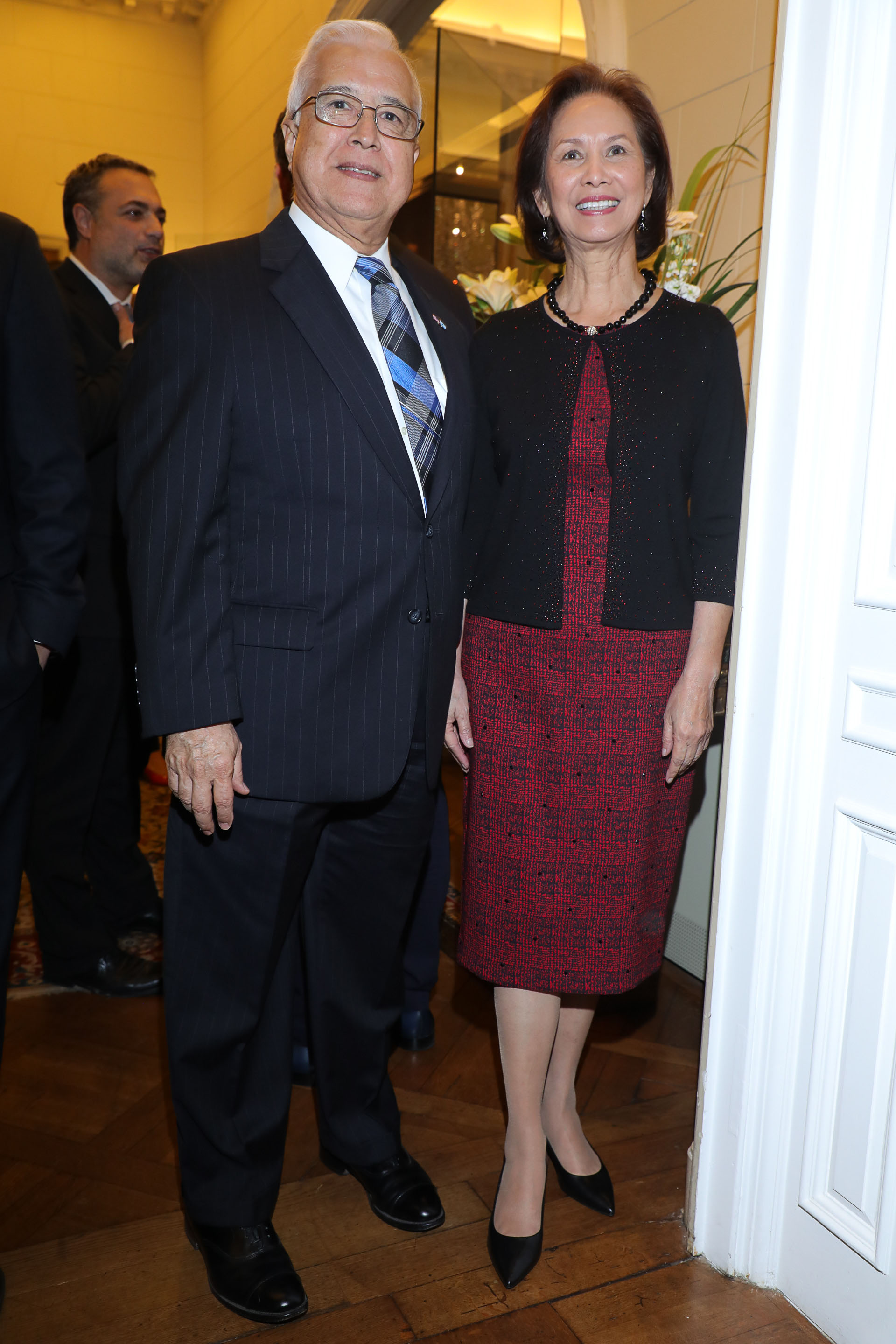 El embajador de los Estados Unidos en la Argentina, Edward Prado, y su mujer María