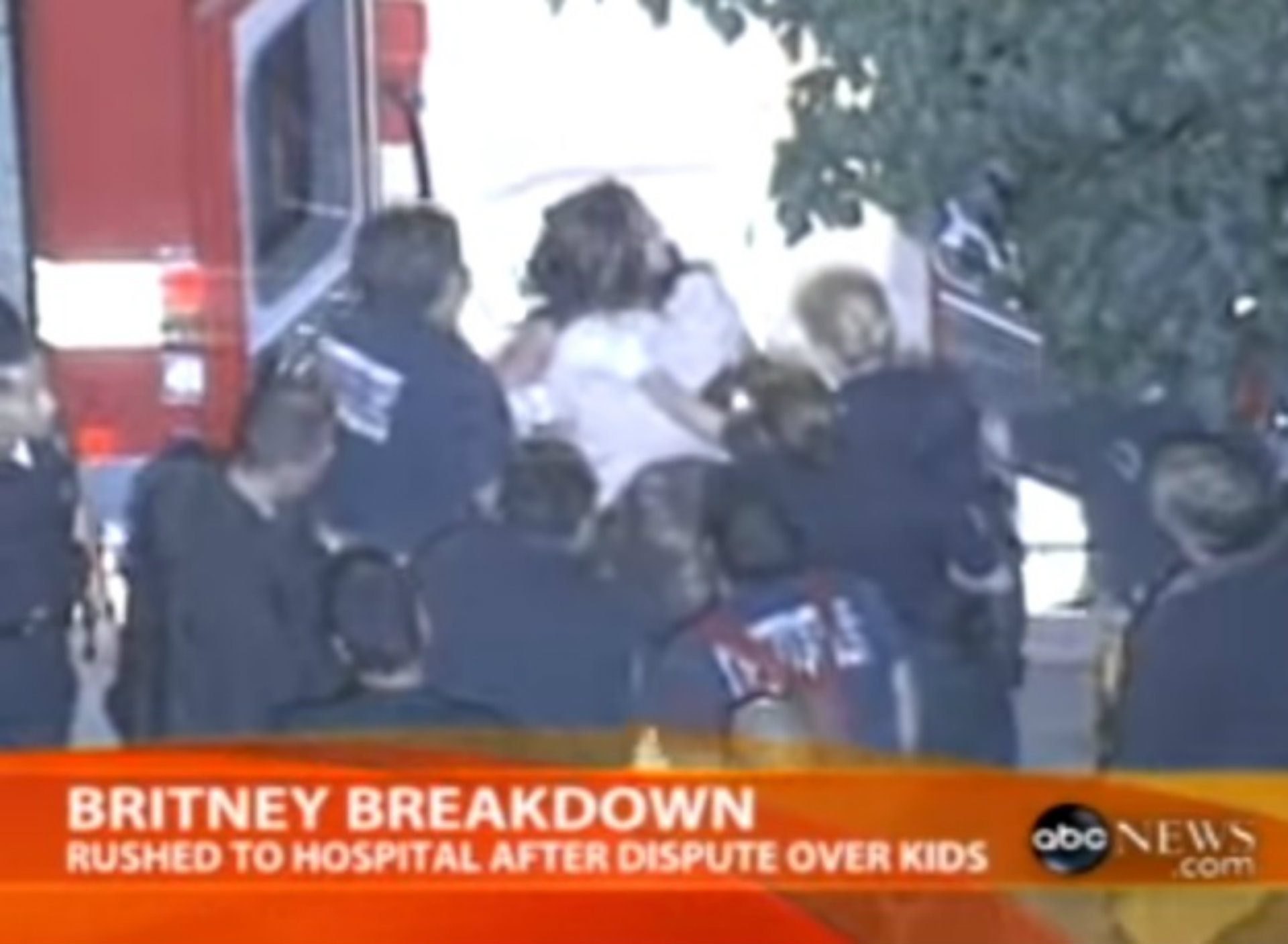 Hasta con helicópteros la prensa cubrió el traslado de Britney a un hospital