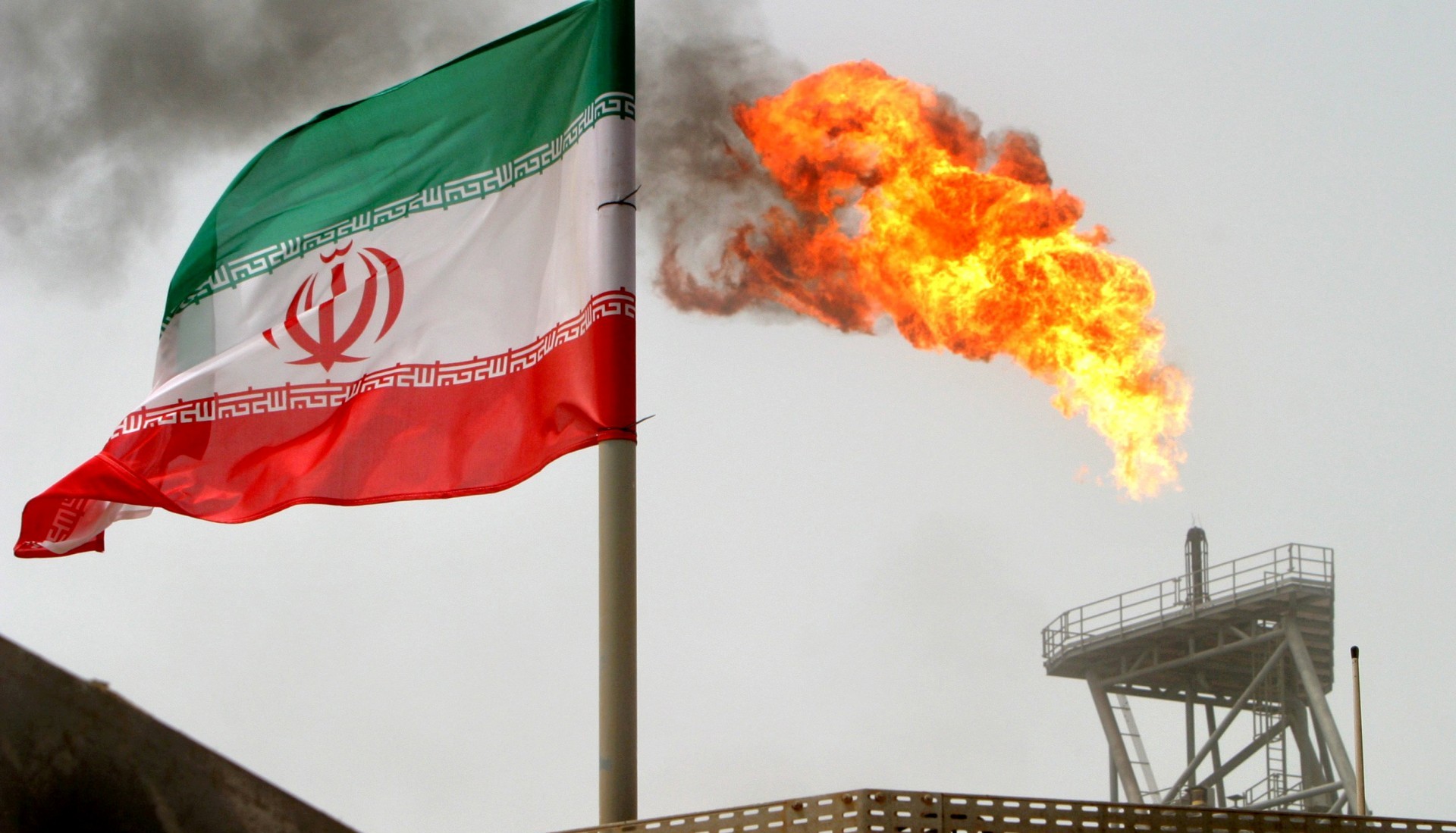 Las medidas que excluirían el crudo iraní del mercado mundial remecieron los precios