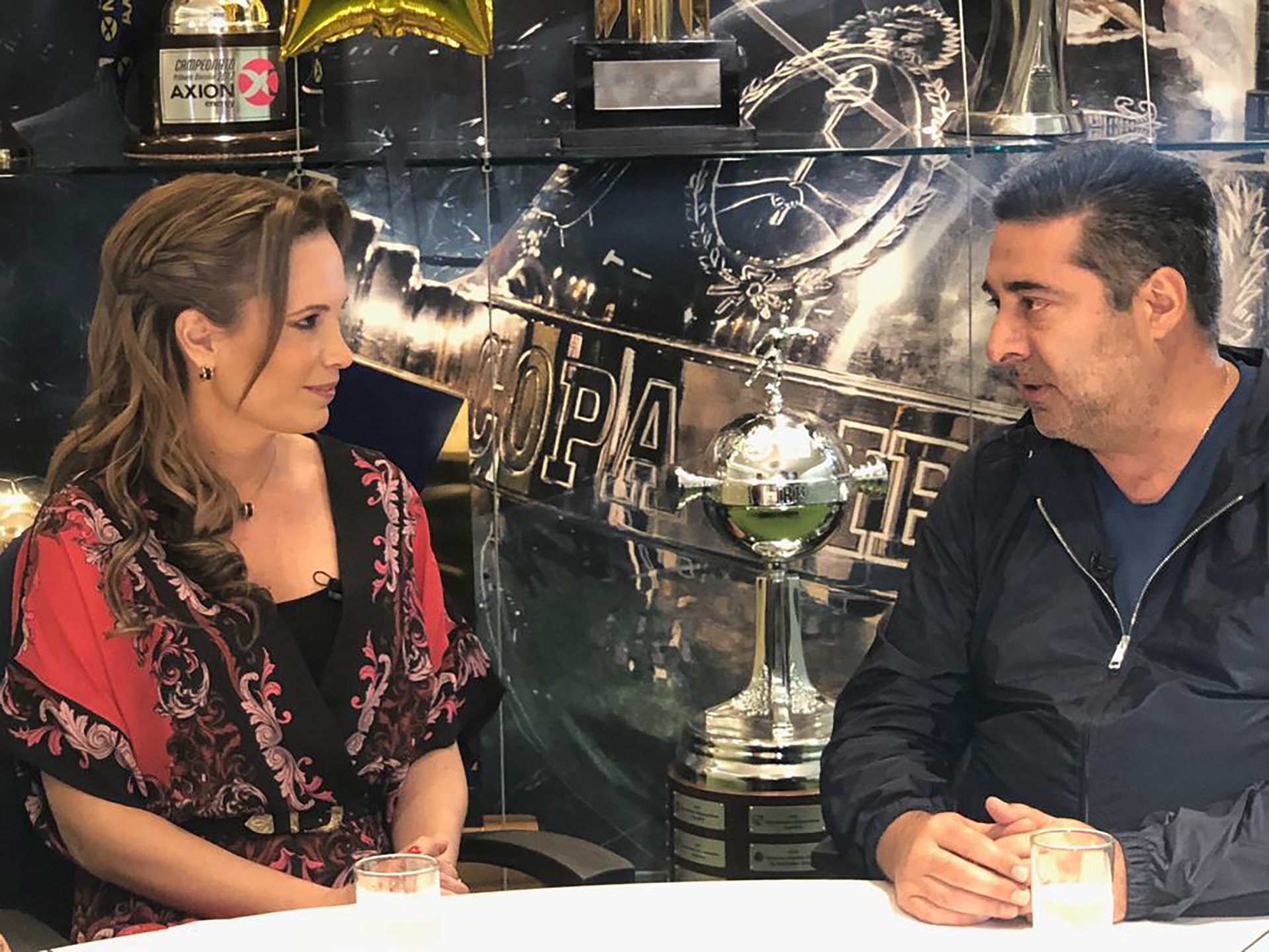 Una imagen de la entrevista de la conductora con el presidente de Boca Juniors, Daniel Angelici