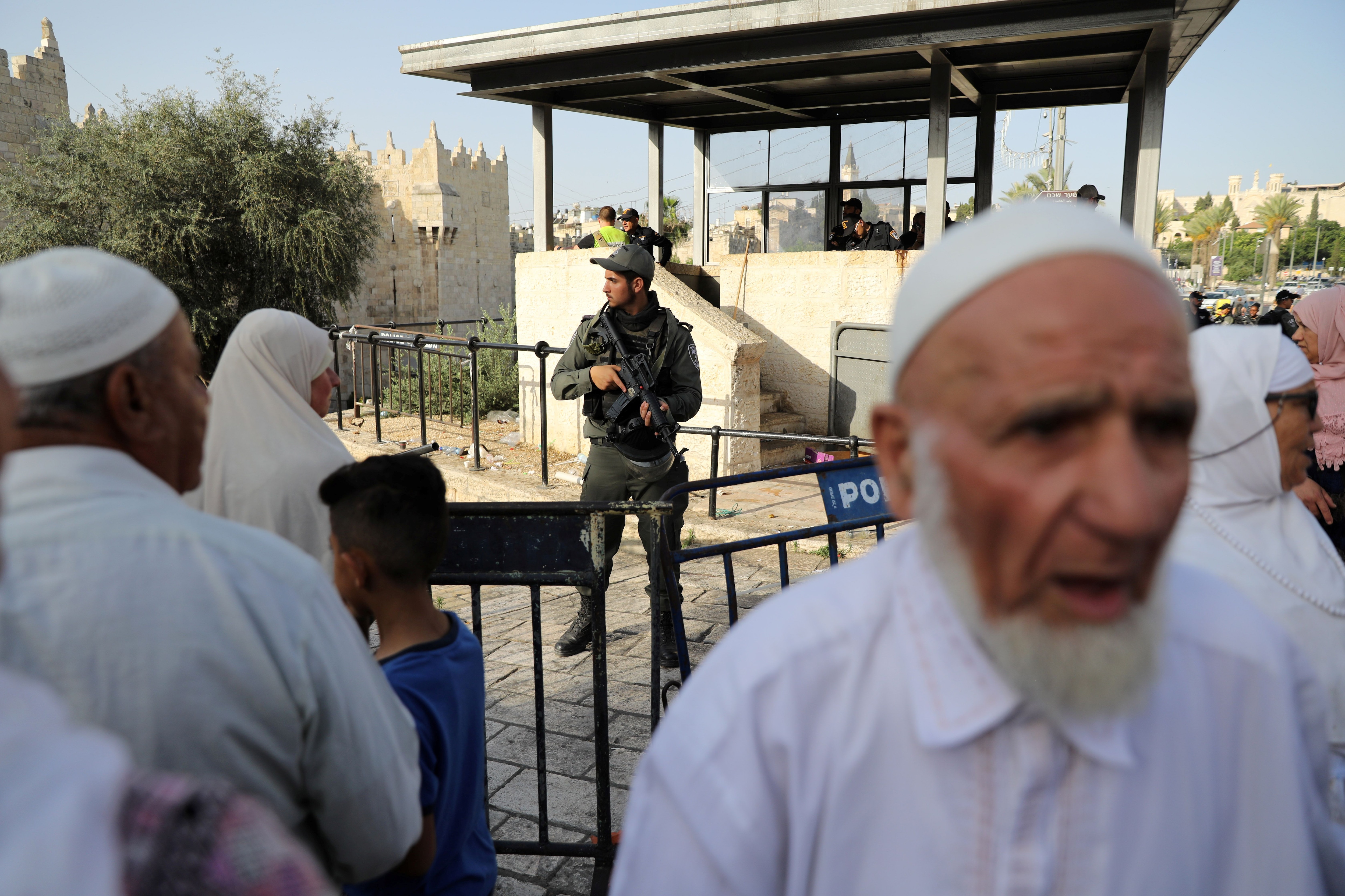 Un guardia de seguridad israelí tras el ataque en Jerusalén (REUTERS/Ammar Awad)