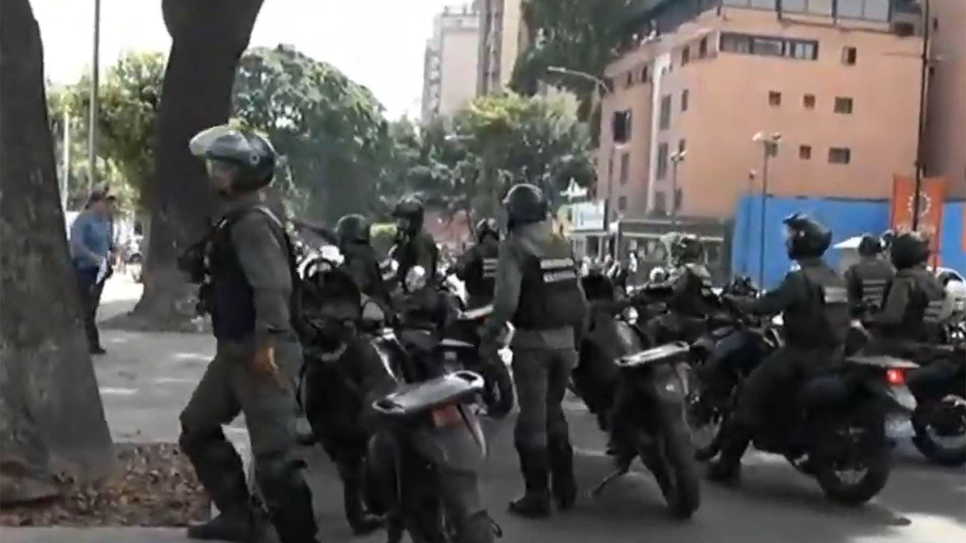 Efectivos de la Guardia Nacional Bolivariana dispersaron las marchas