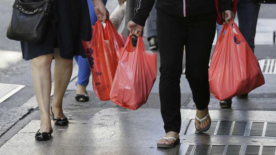El uso promedio de una bolsa de plástico es de 12 minutos (Foto: AP)
