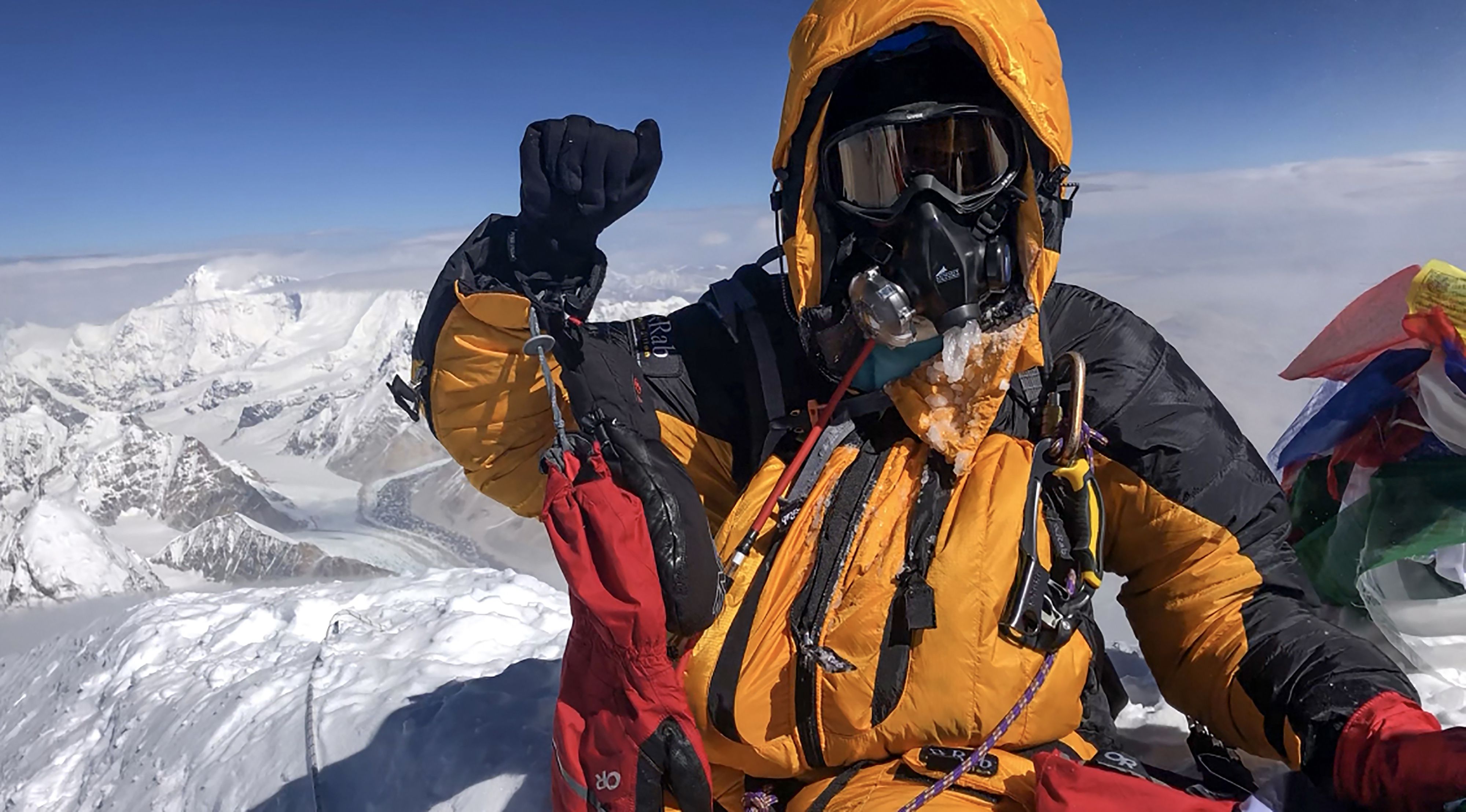 El montañista Saray Khumalo en la cima del Everest (Summits with a Purpose / AFP)
