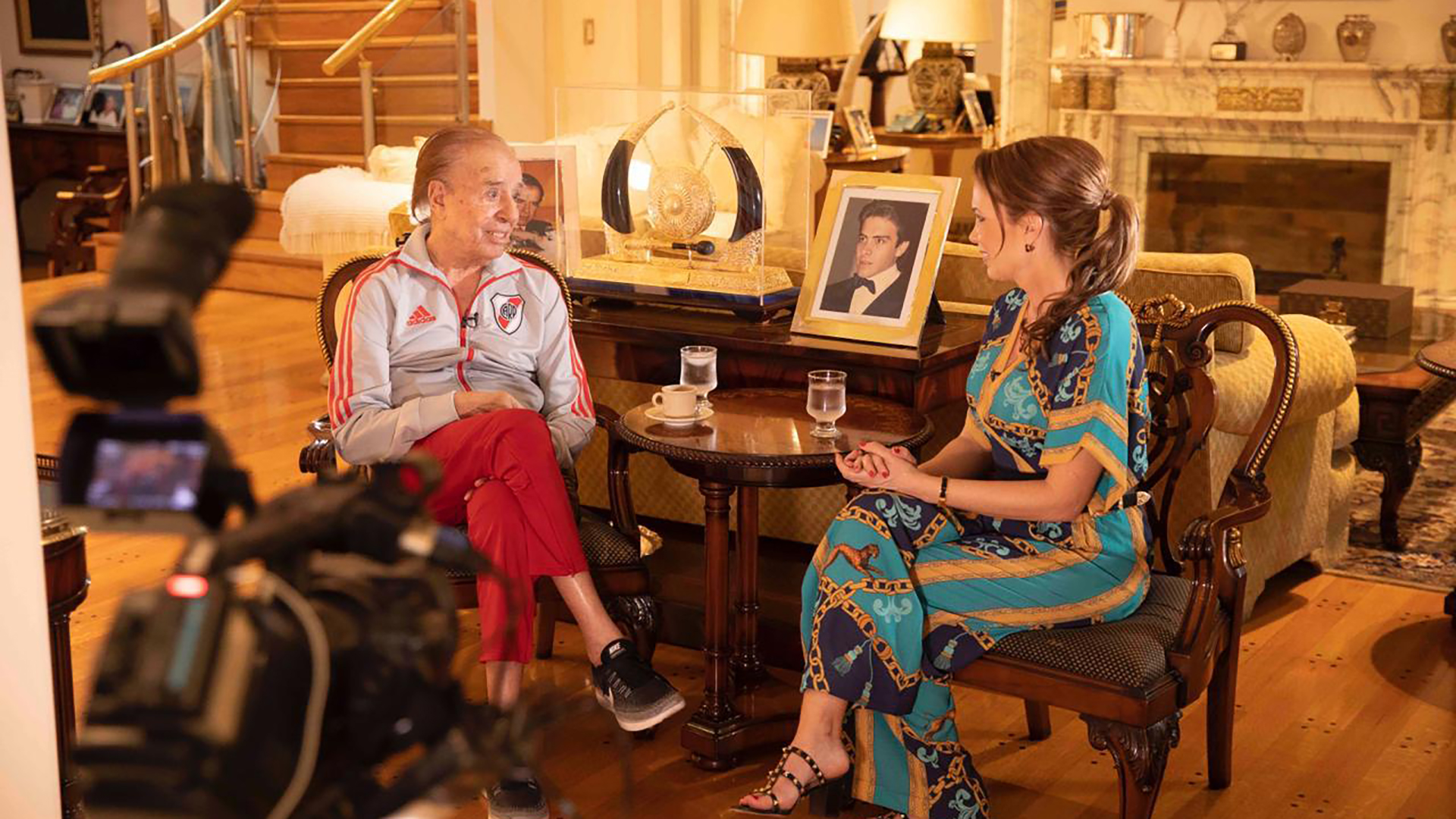 La charla de Natalia con el ex presidente Menem en su casa de Belgrano.
