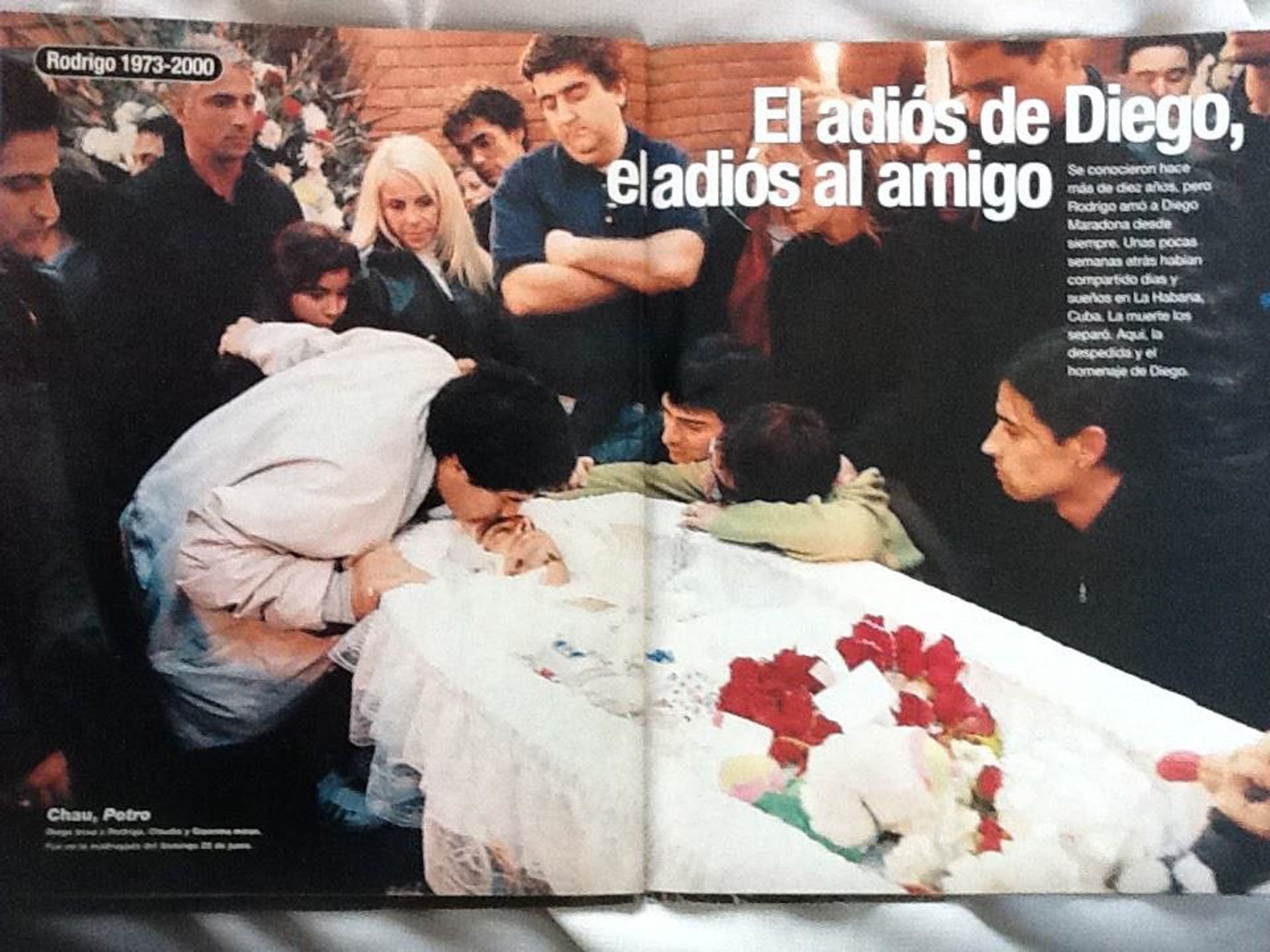 Dolido por la muerte de su amigo, e ídolo de sus hijas, Diego Maradona viajó desde Cuba a despedir a Rodrigo Bueno