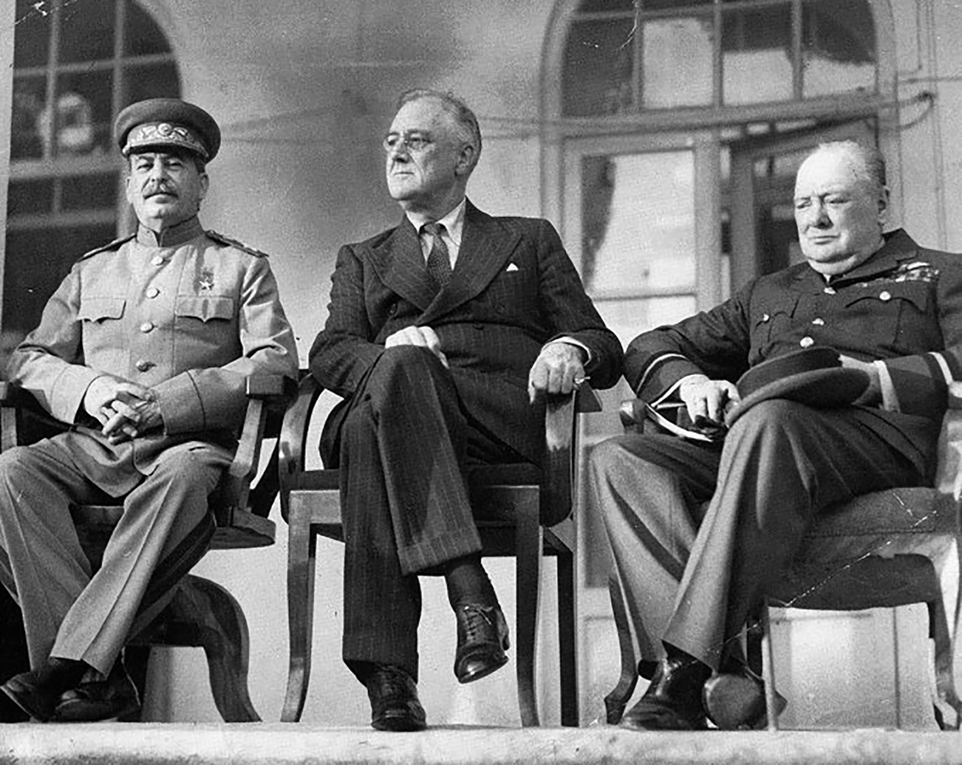 La cumbre entre Franklin D. Roosevelt, Joseph Stalin y Winston Churchill, líderes de las potencias aliadas, en Teheran, en 1943, fue un antecedente de Bretton Woods