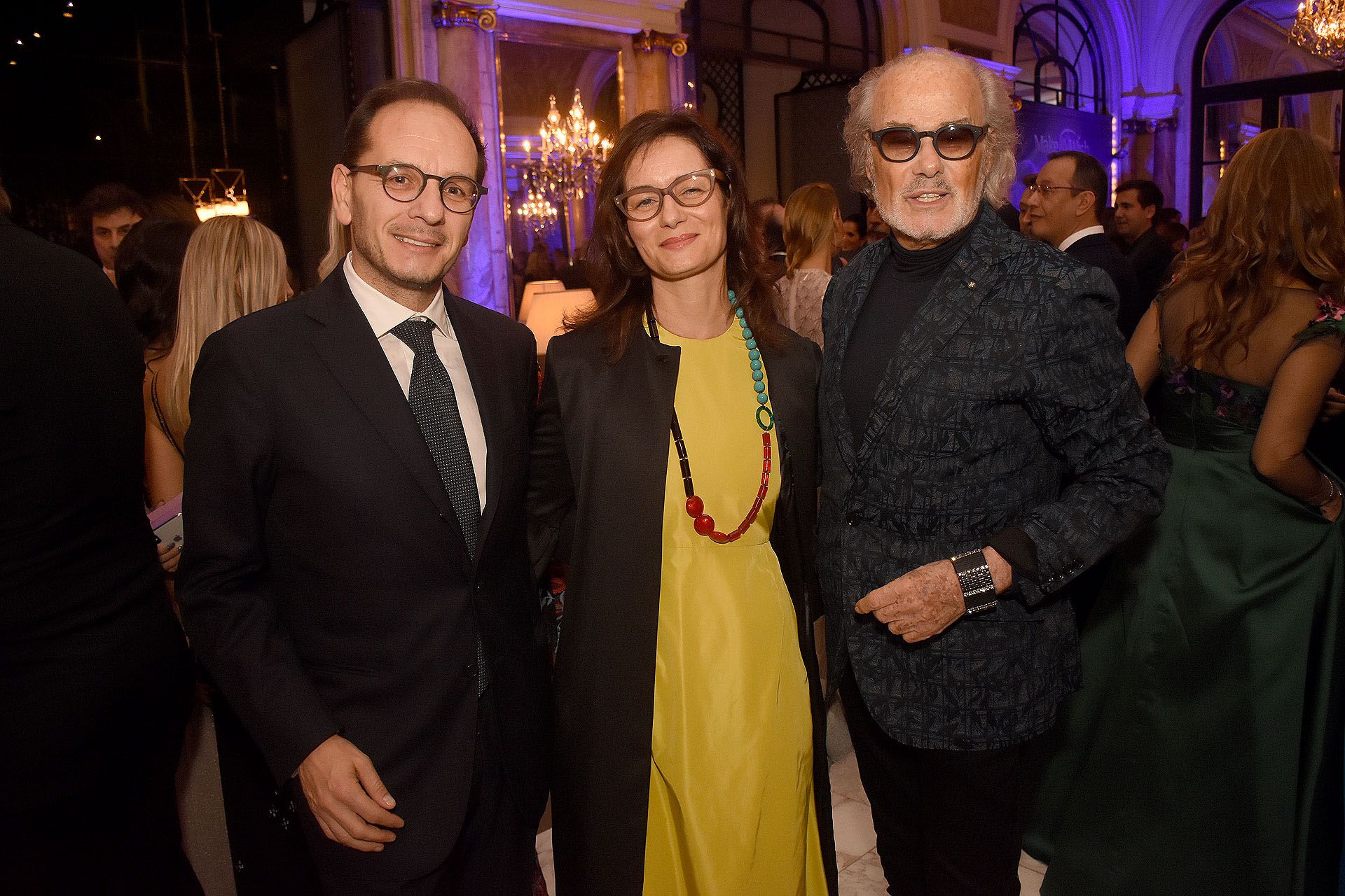 El embajador de Italia en la Argentina, Giuseppe Manzo; su mujer Alma Hado y Gino Bogani