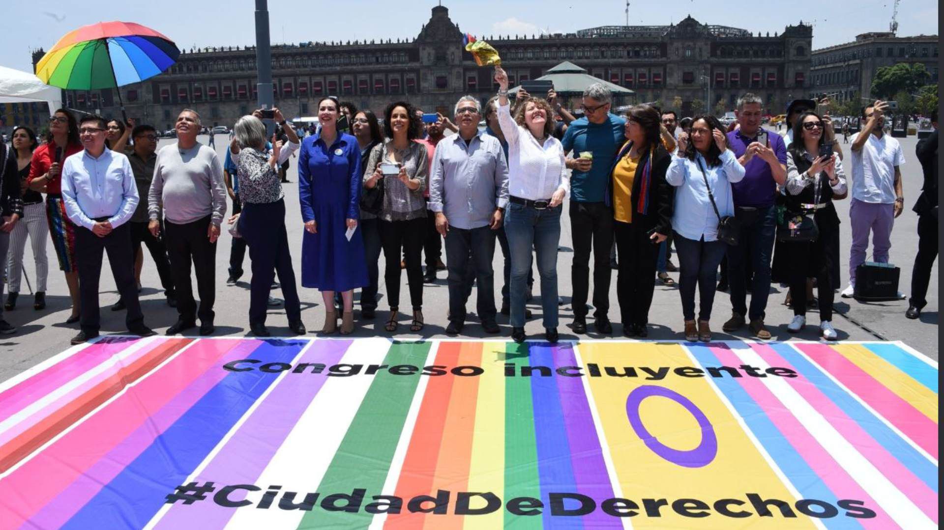 Hay una iniciativa para declarar junio de cada año el Mes del Orgullo (Foto: Twitter Congreso_CdMex)