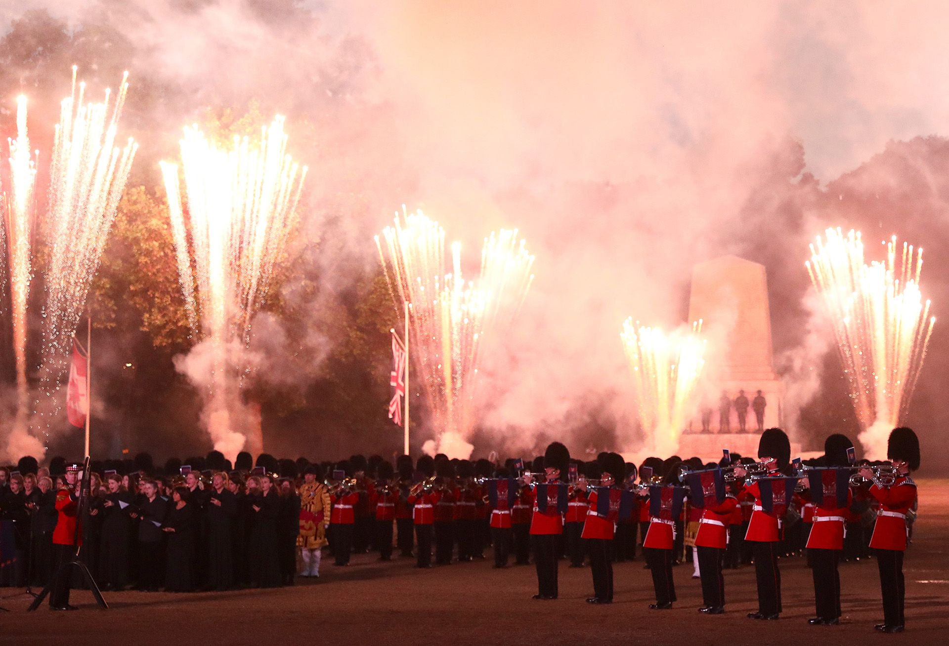Los fuegos artificiales llenaron de color y alegría el cielo londinense