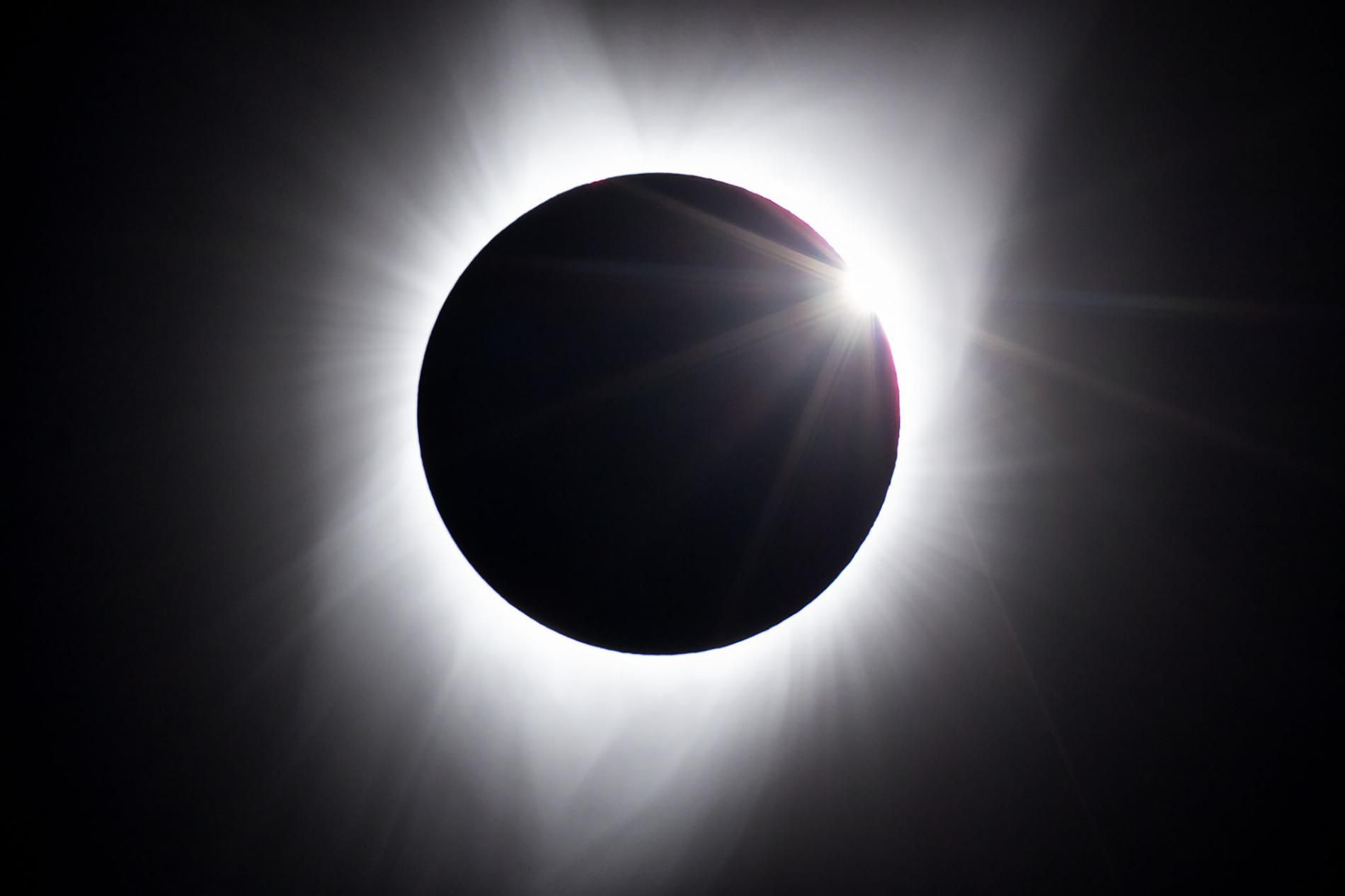 El eclipse llegando a la totalidad en Jackson, Wyoming (JIMMY CHIN)