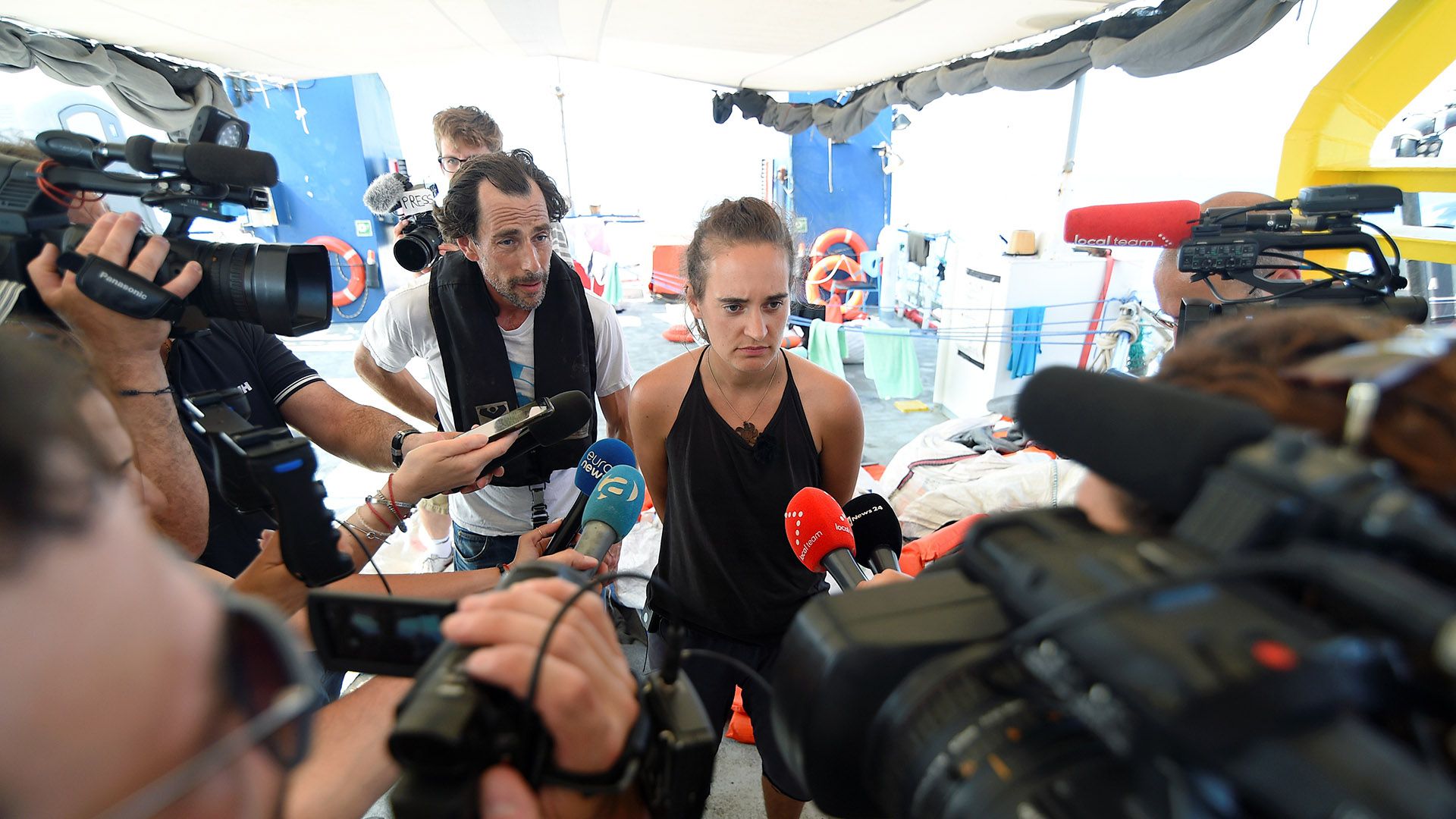 Carola Rackete, capitana del barco de rescate Sea-Watch 3, habla a los medios de comunicación (Foto: Guglielmo Mangiapane/ Reuters)