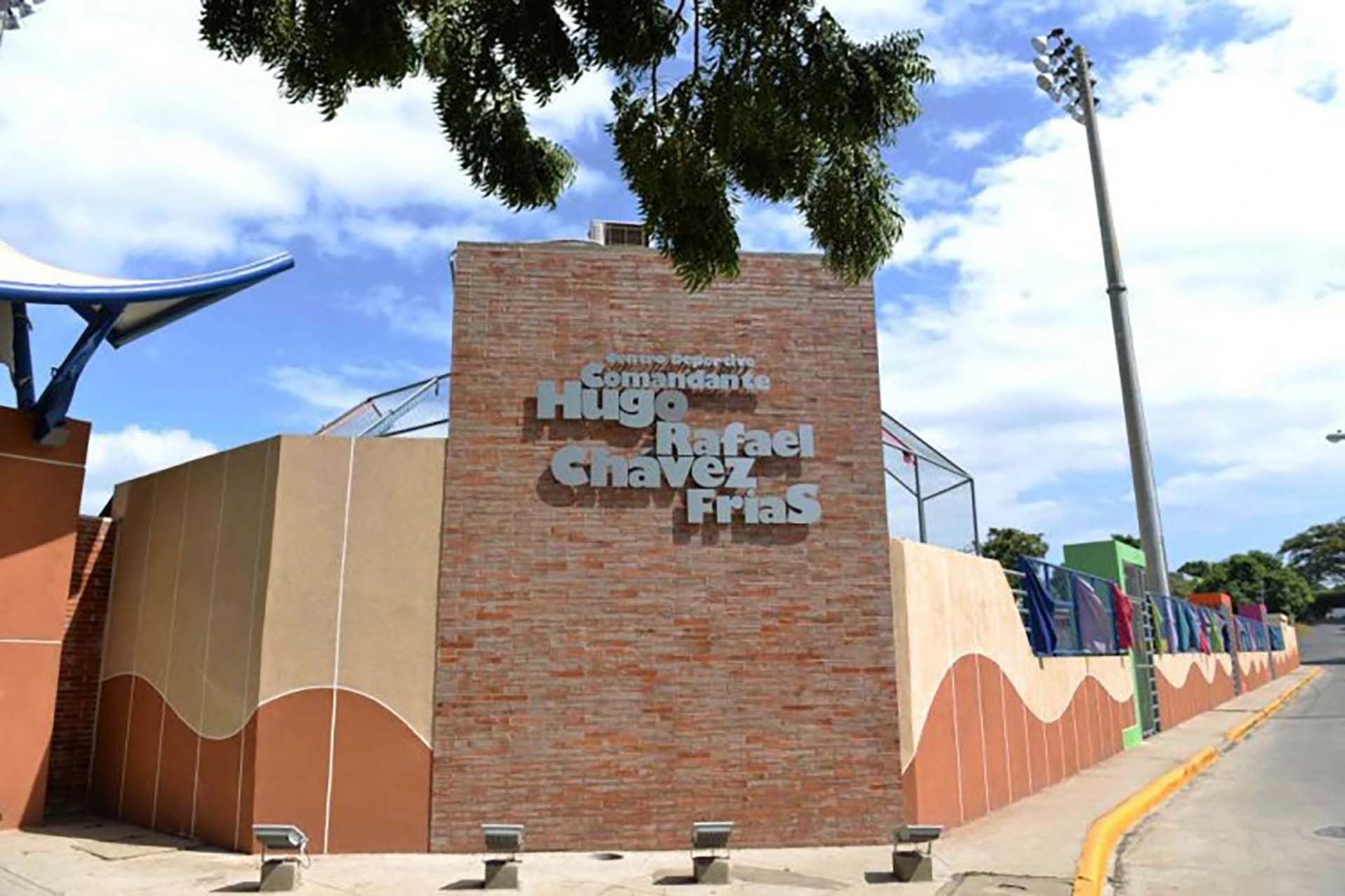 En el Centro Deportivo Comandante Hugo Rafael Chávez Frías se encuentra el estadio infantil Hugo Chávez Frías.