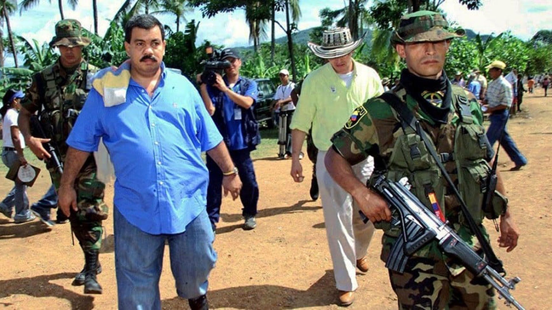 “Don Berna” fue comandante de los bloques Cacique Nutibara y Héroes de Granada de las Autodefensas Unidas de Colombia (AUC), que hacían presencia en Medellín.
