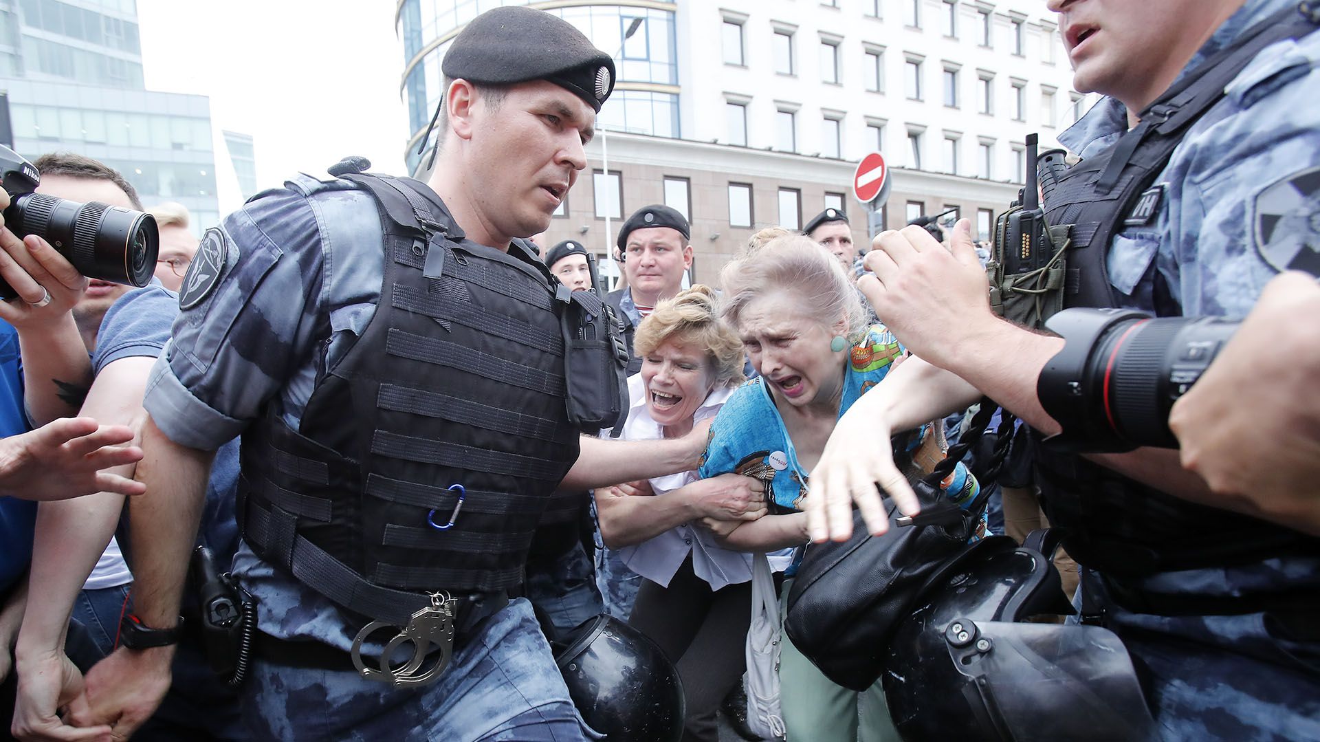 Hasta el momento se han reportado 94 manifestantes arrestados (Reuters)