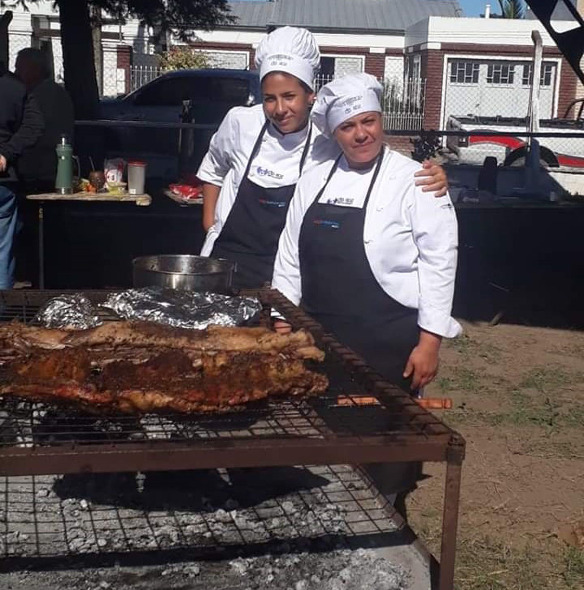 Zoccaliz, de 22 años y Ferreyra, de 45, se conocieron en el Centro de Formación Profesional y Laboral 402 de Berazategui, donde ambas estudian gastronomía