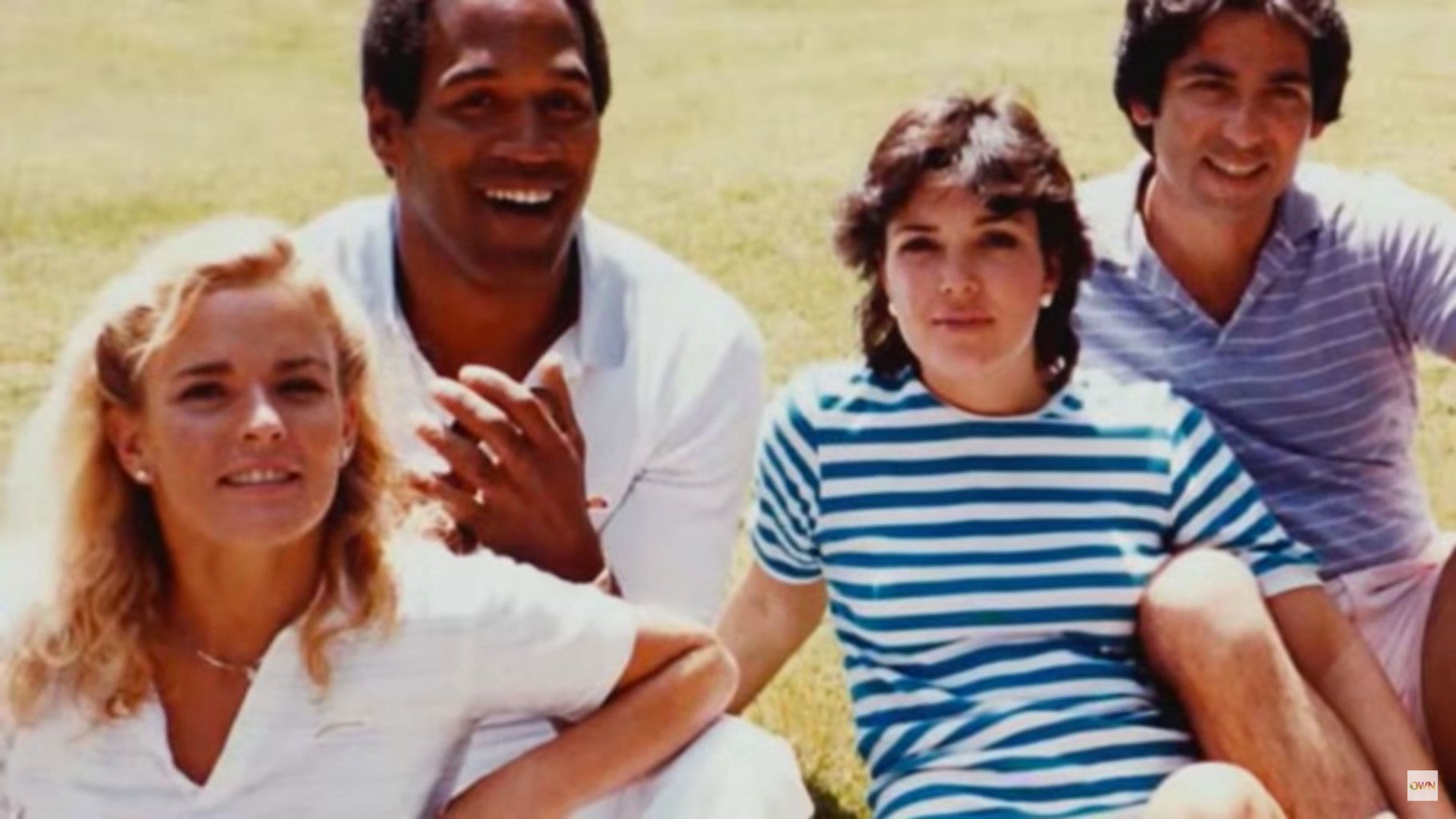 De izquierda a derecha, Nicole Brown, O.J. Simpson, Kris Jenner y Robert Kardashian (Foto: Archivo)