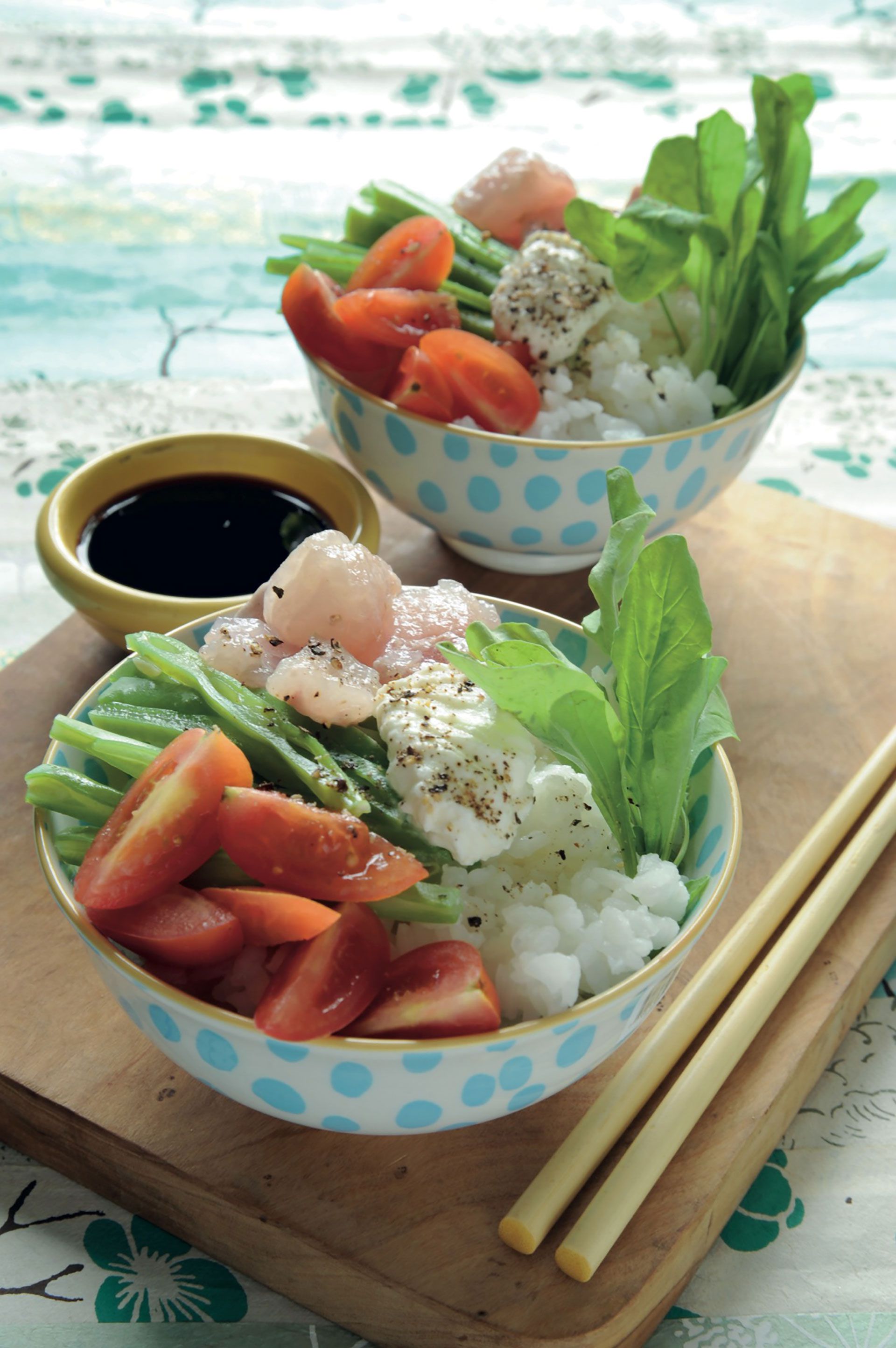 Sushi bowl con lenguado o brótola marinada