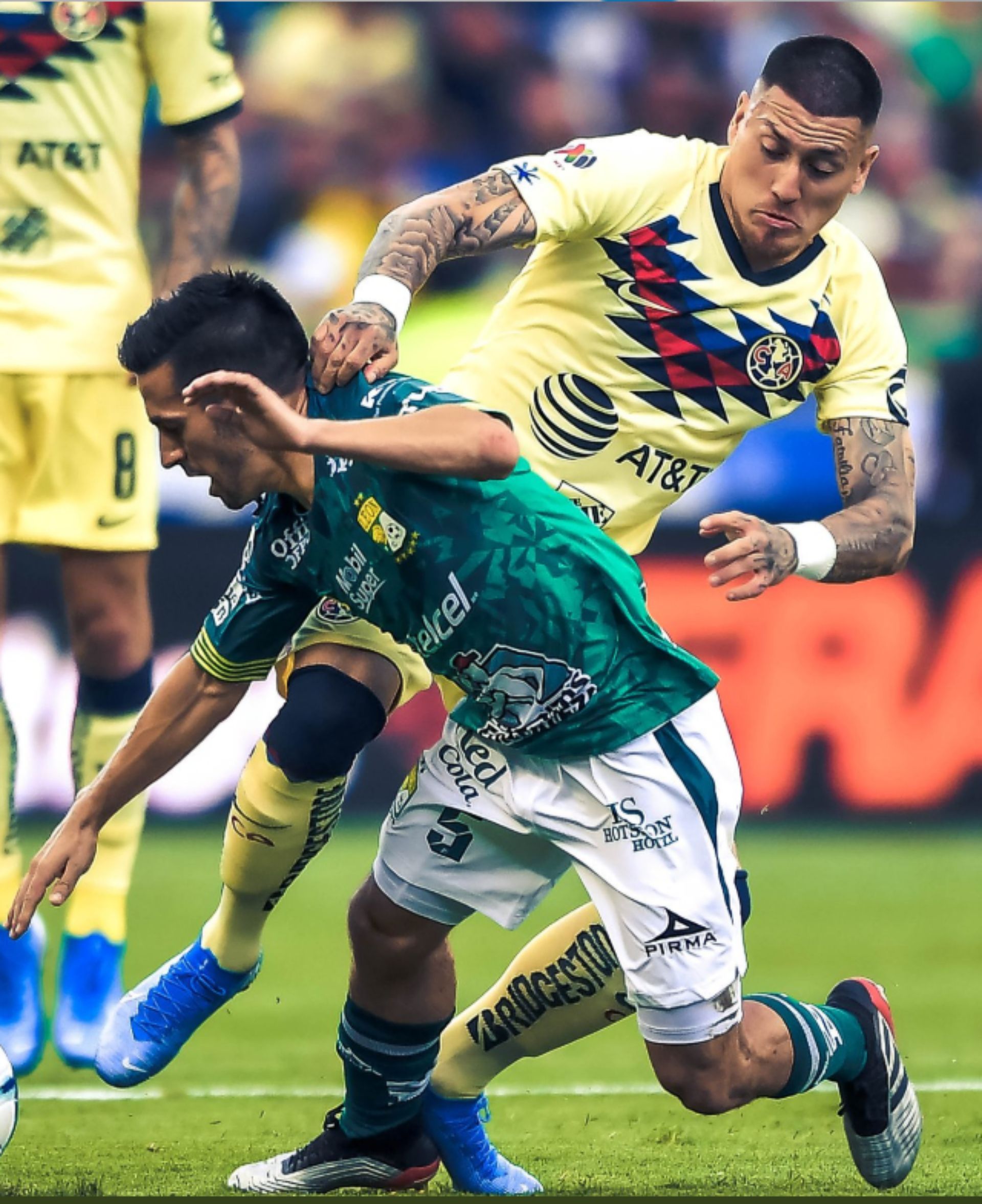 León se quedó con 10 jugadores en el campo tras una expulsión a los 82 minutos (Foto: Twitter)