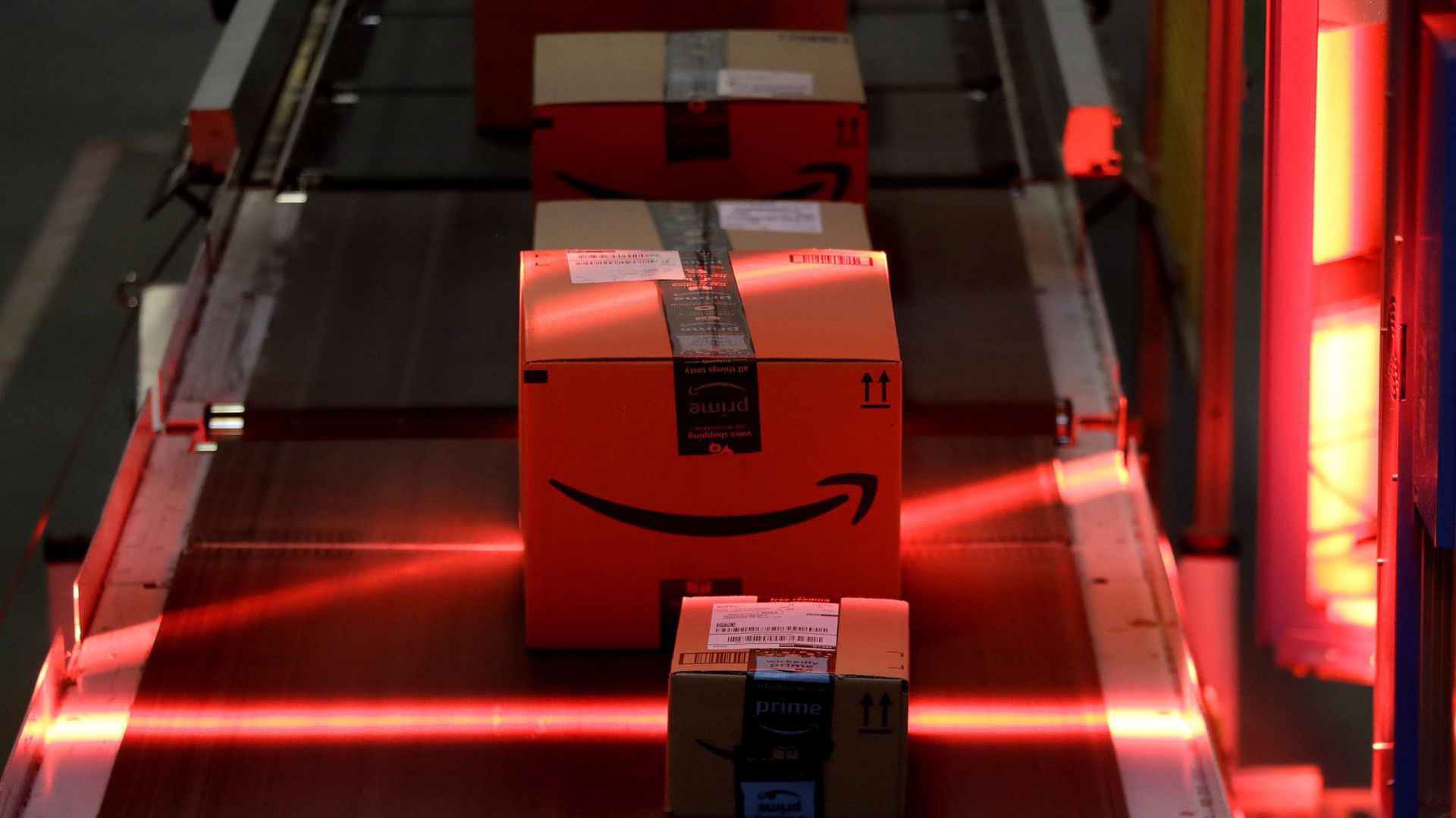 de ser aprobado, las empresas de comercio electrónico, los servicios de movilidad compartida y las de renta de casas quedarían sujetas al IVA estándar del 16% (Foto: AP)