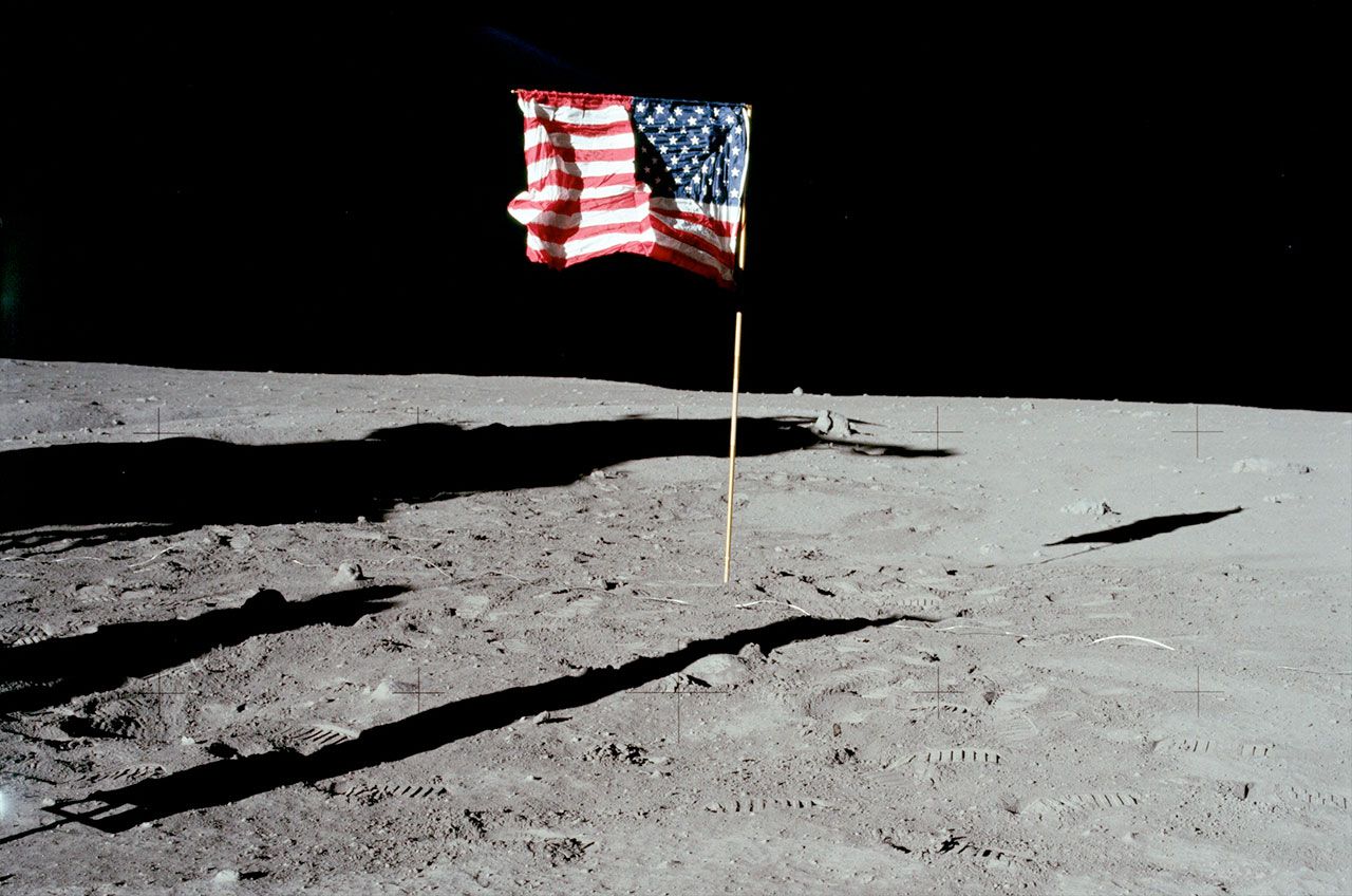La bandera estadounidense en la Luna.