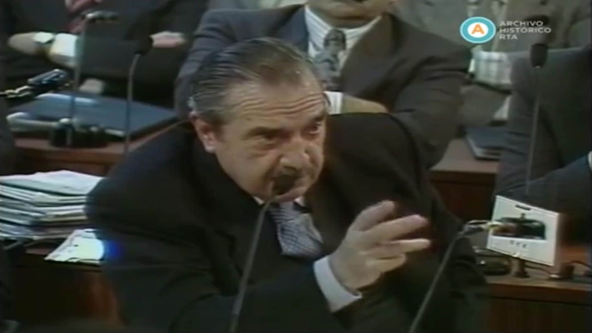 Raúl Alfonsín, durante una de sus intervenciones