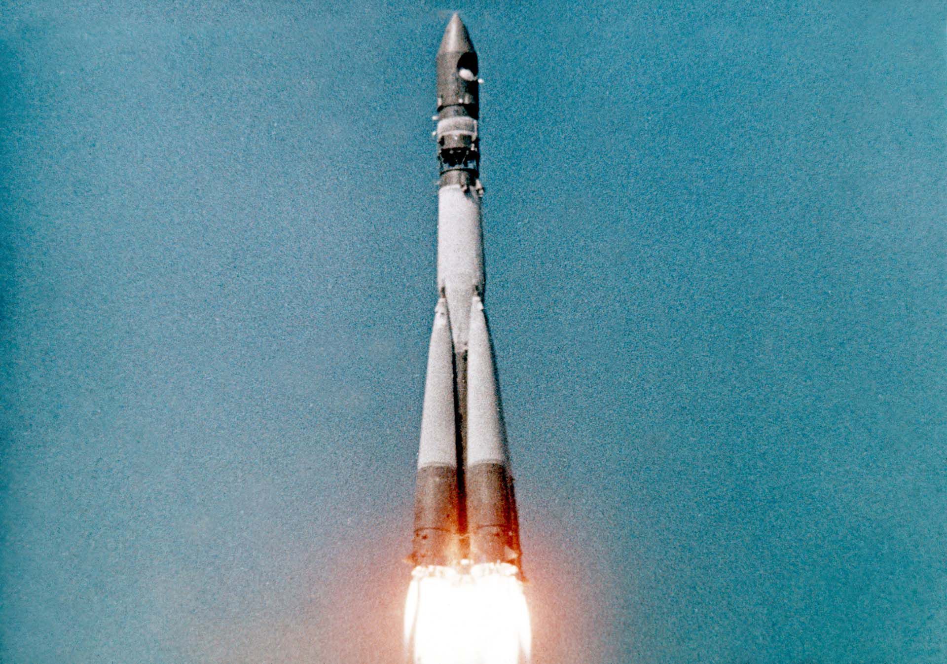 El lanzamientoi del Vostok 1 con Yuri Gagarin, que navegó durante 108 minutos en el espacio