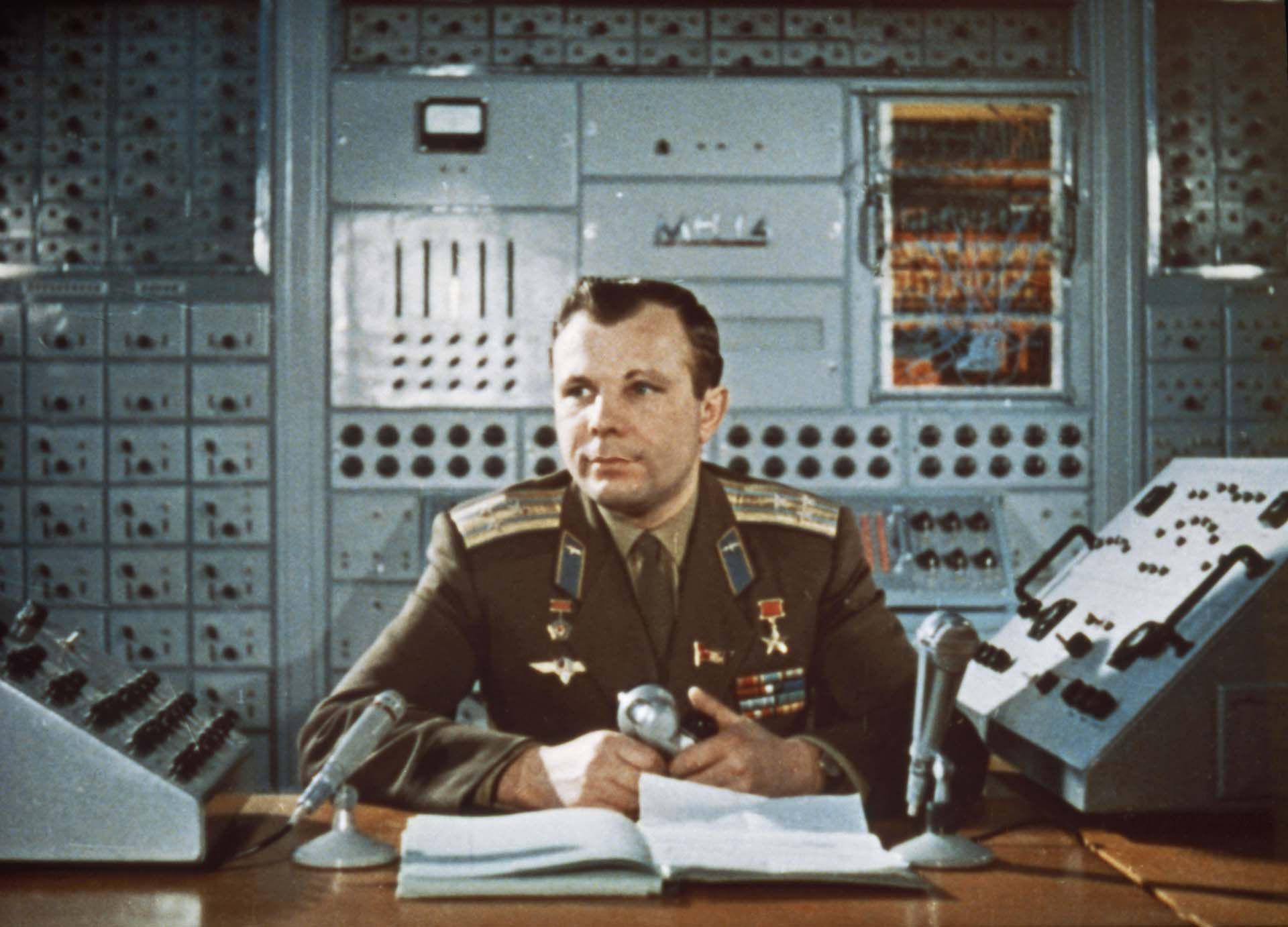 Gagarin, durante una entrevista televisiva tras regresar de su viaje al espacio