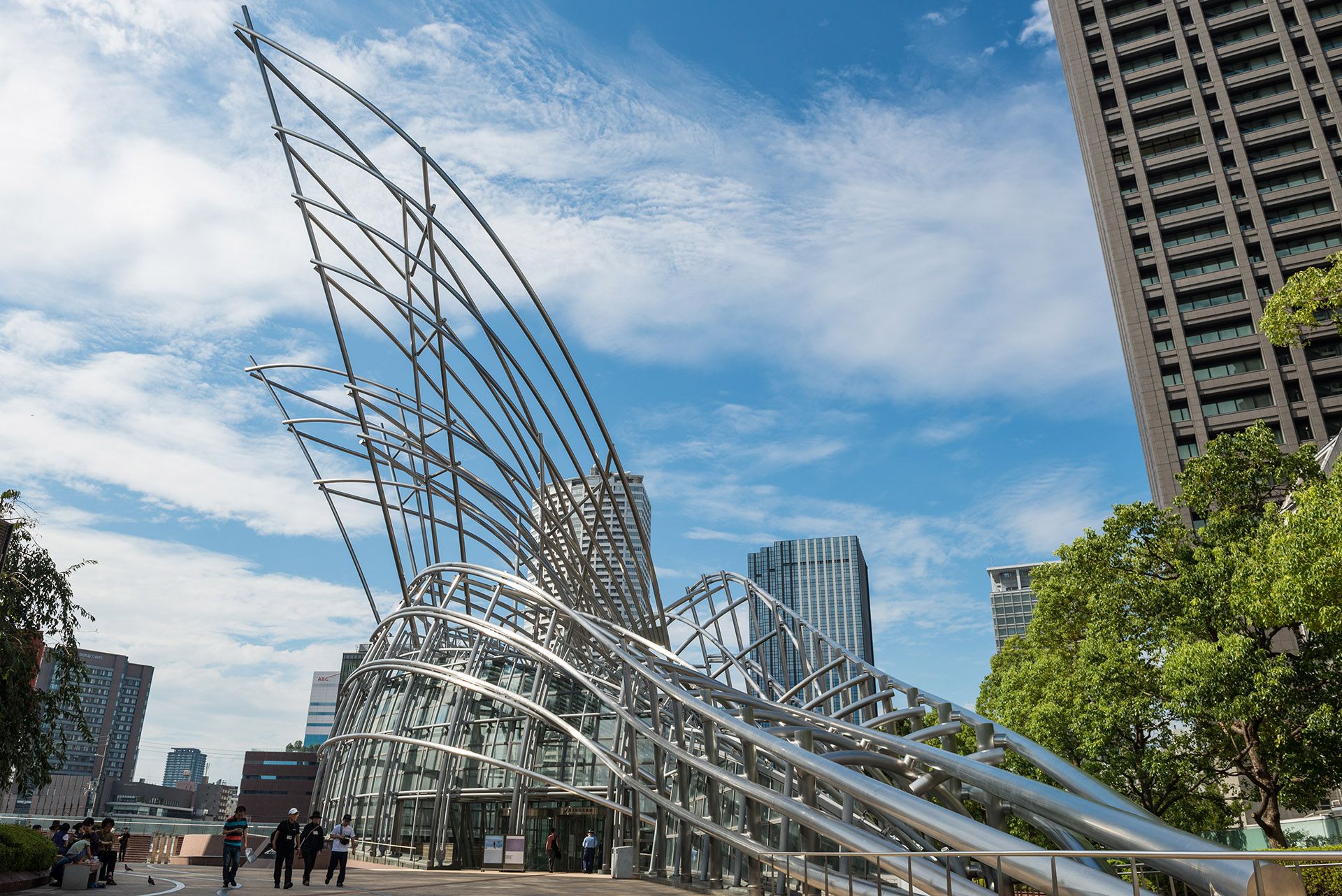Museo Nacional de Arte, Osaka. Otra obra colosal de Pelli. Todo el museo fue diseñado por él y también sugirió que la estructura sea un diseño visible. (Shutterstock)