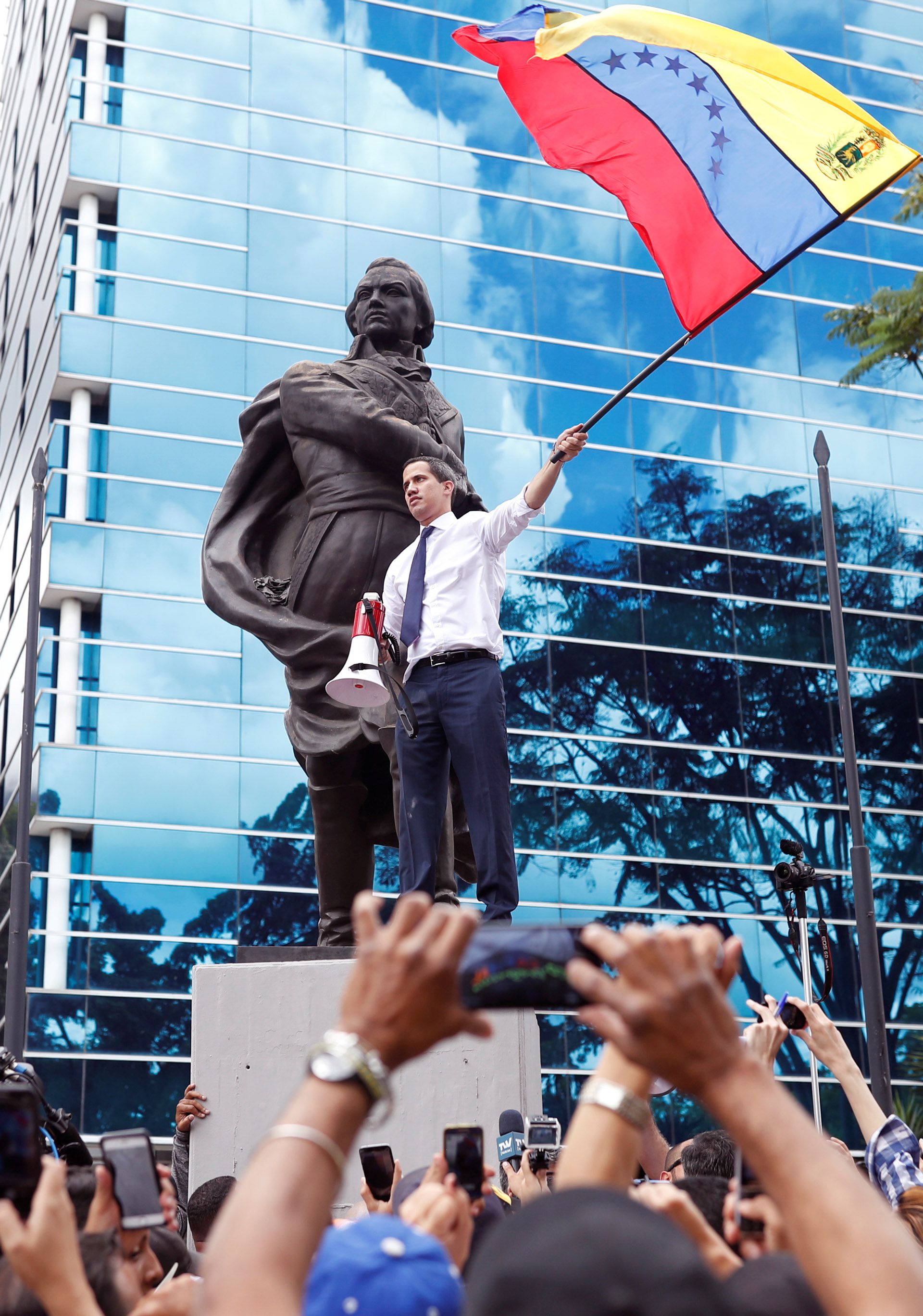 Guaidó llegó al lugar de la movilización con la directiva del Parlamento