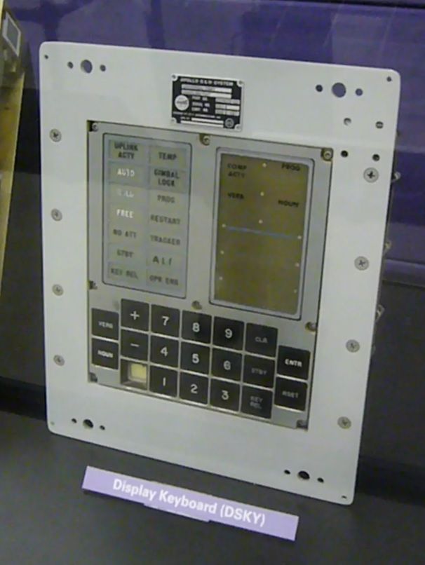 La interfaz de usuario de la computadora AGC a bordo del Apolo 11.