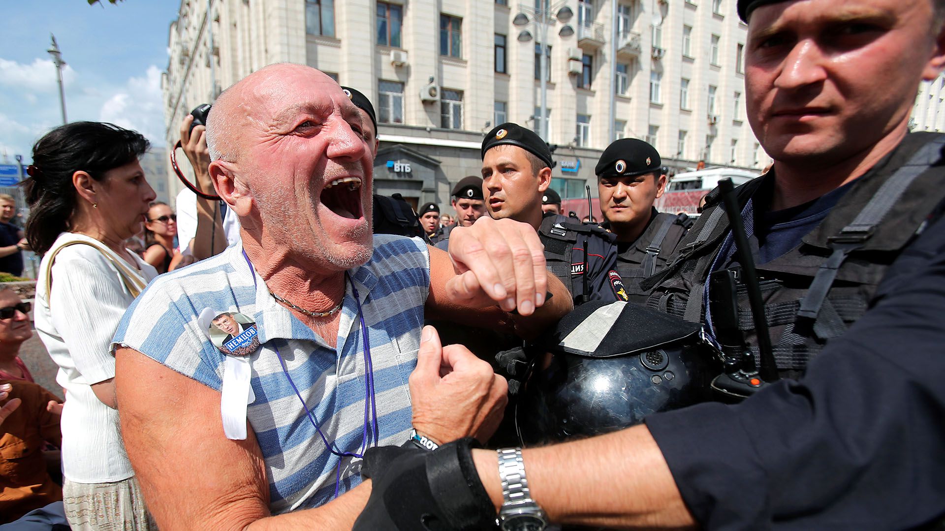 Hubo detenciones antes del inicio de la protesta (REUTERS/Maxim Shemetov)