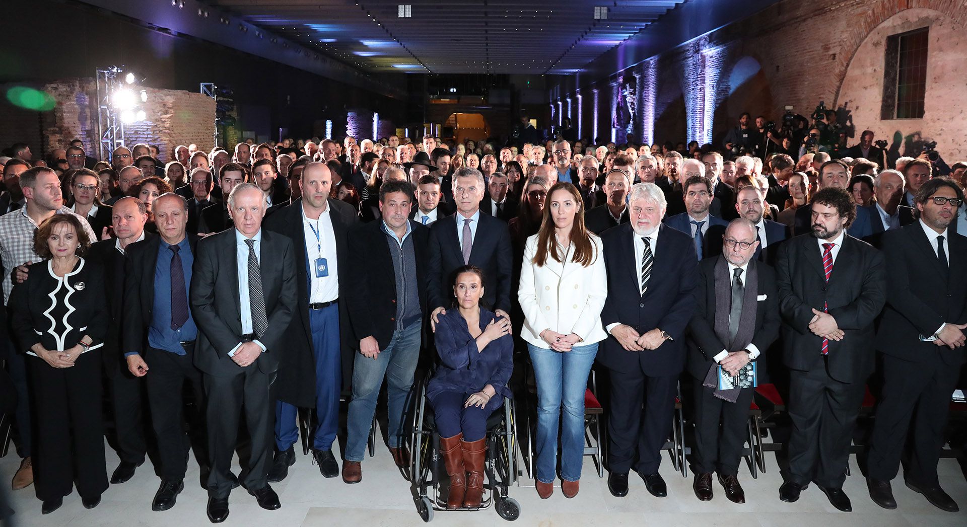 Mauricio Macri junto a las autoridades de la comunidad judía, la gobernadora María Eugenia Vidal y parte de su gabinete (Presidencia)
