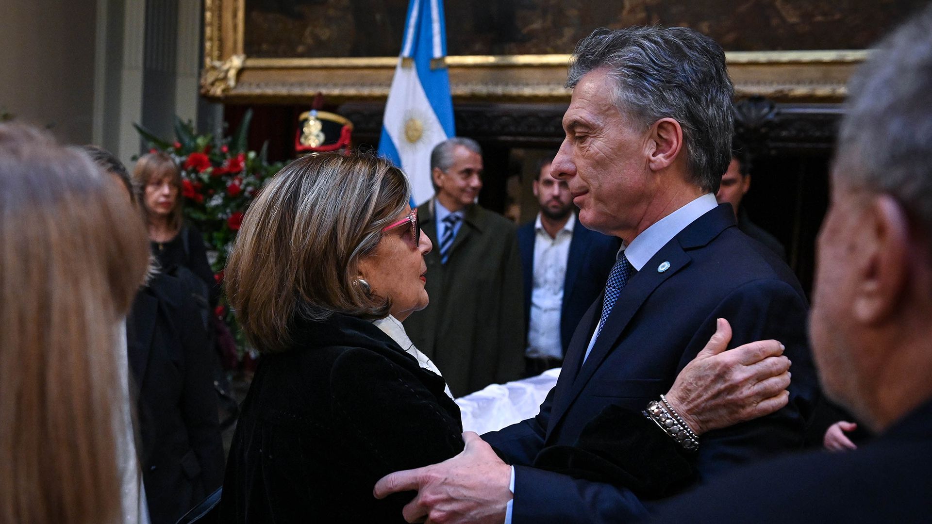 Mauricio Macri saluda a la viuda de Fernando de la Rúa, Inés Pertiné