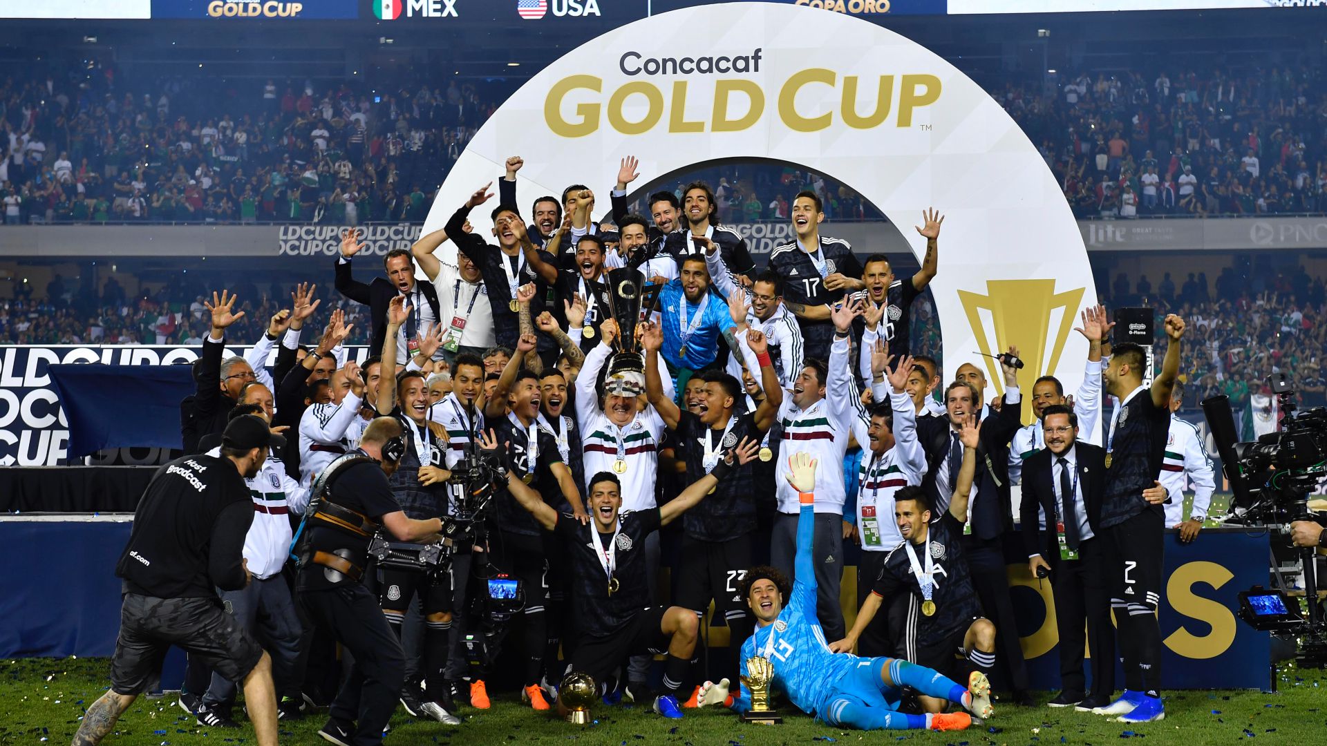 Los jugadores mexicanos celebran la octava Copa Oro en la historia para el “Tri” (Foto: Reuters)