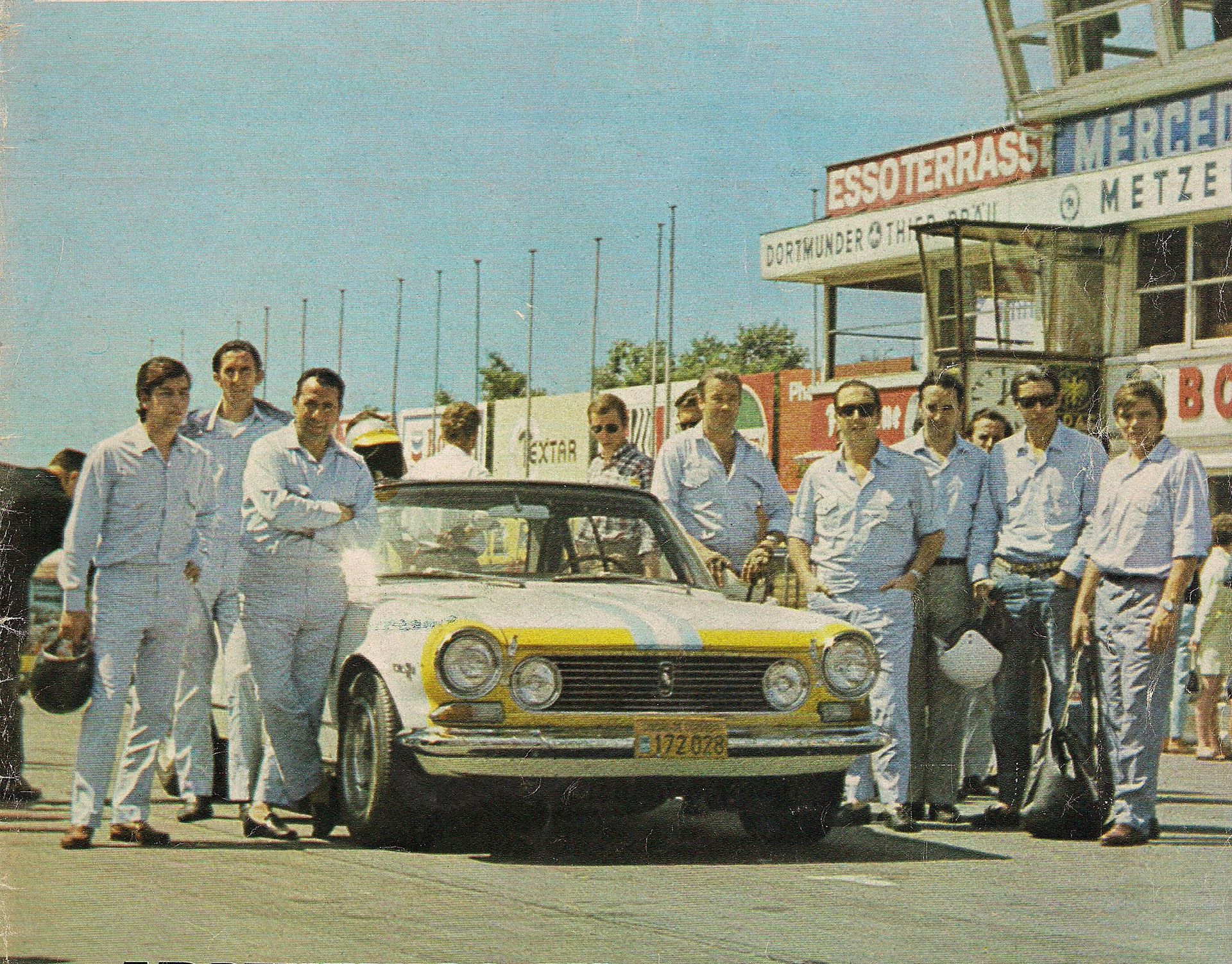 Los pilotos de la Misión Argentina en Nurburgring y el Torino número 2, los cuales fueron homenajeados este fin de semana en Córdoba. (Foto: Archivo CORSA)