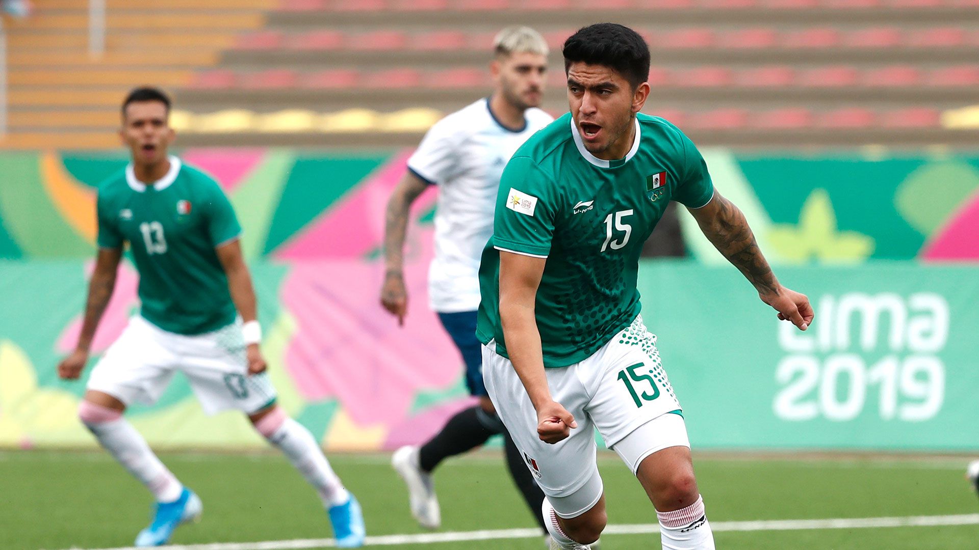 Venegas puso en ventaja a México con un gol de penal (Reuters)