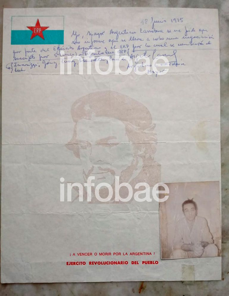 Una de sus últimas cartas, con la foto que lo mostraba flaco y débil