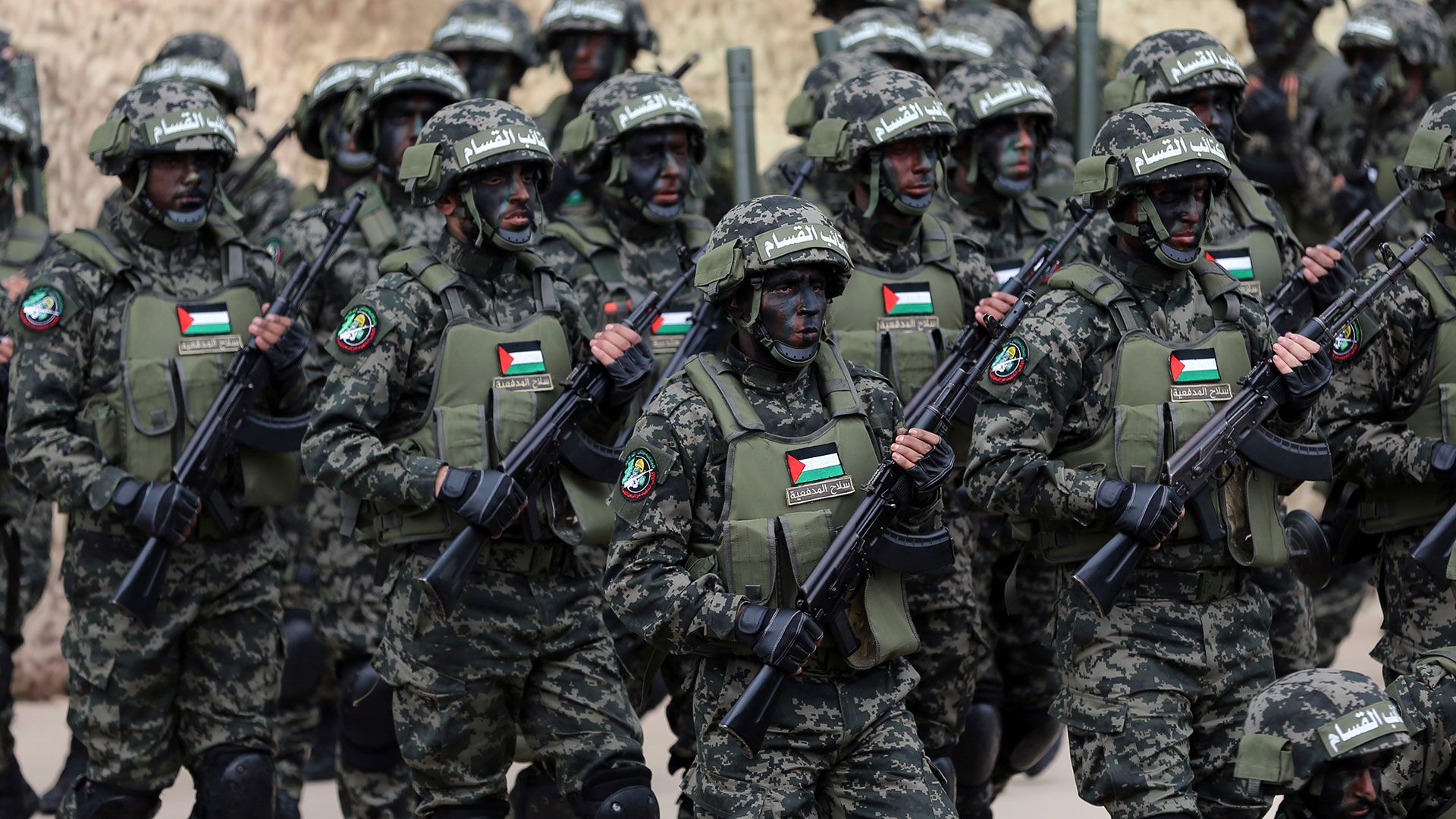 Miembros del grupo terrorista Hamas. (REUTERS/Ibraheem Abu Mustafa)