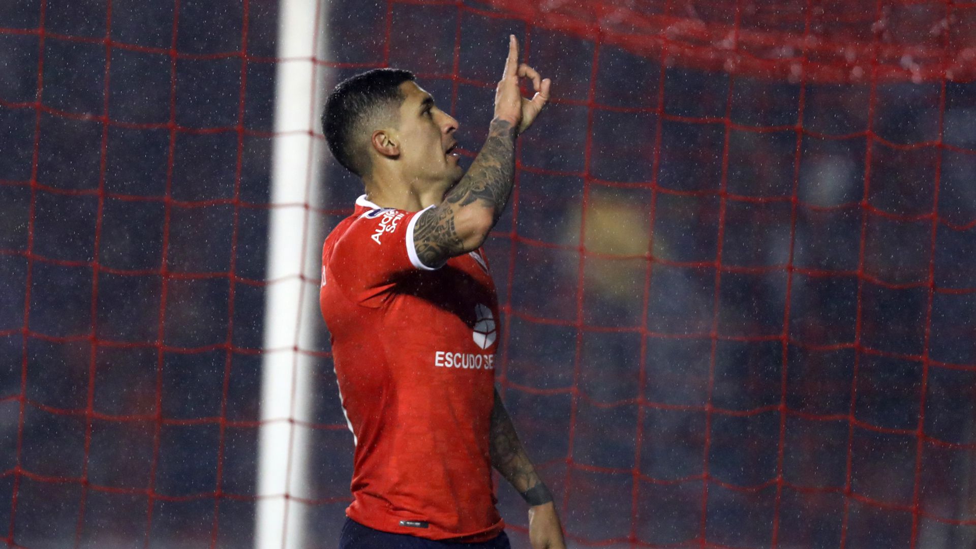 Pablo Hernández festeja el único gol del primer partido entre Independiente y Universidad Católica (FotoBaires)