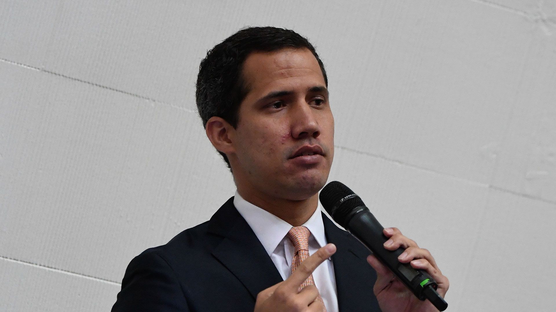 Juan GUaidó rechazó el posible adelantamiento de las elecciones parlamentarias (AFP)