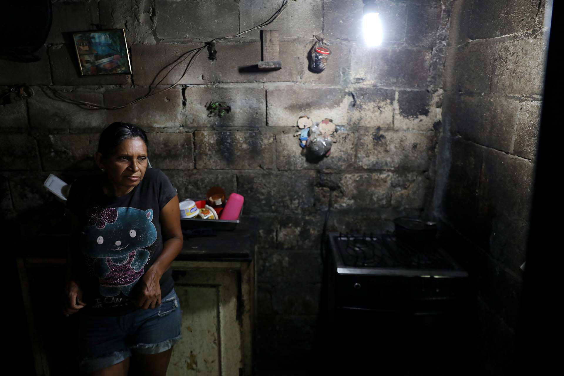 Andrea Carrasquel en la cocina de su casa en Maracay, Venezuela (REUTERS/Manaure Quintero)