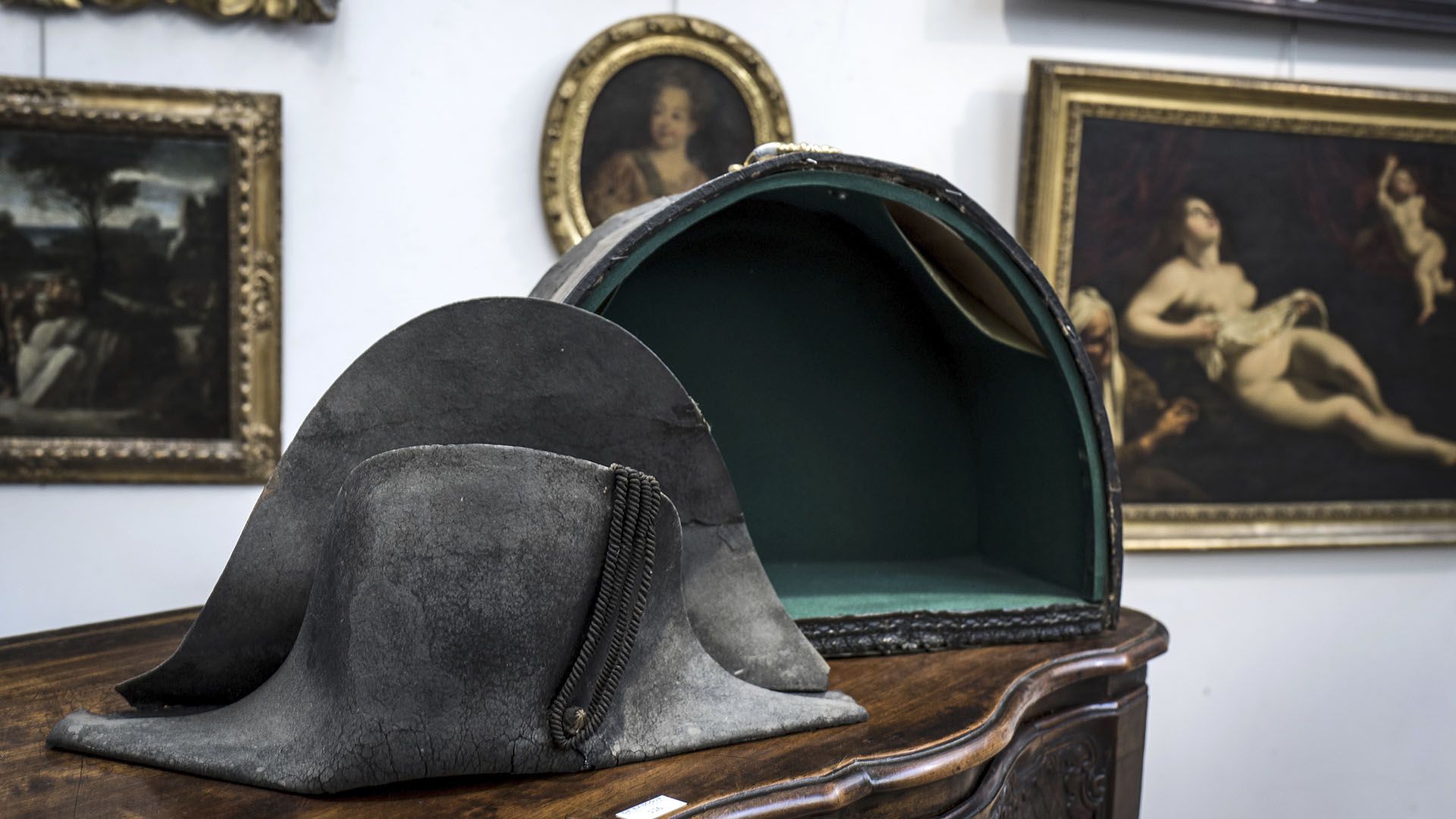 El clásico sombrero de Napoleón (AFP)