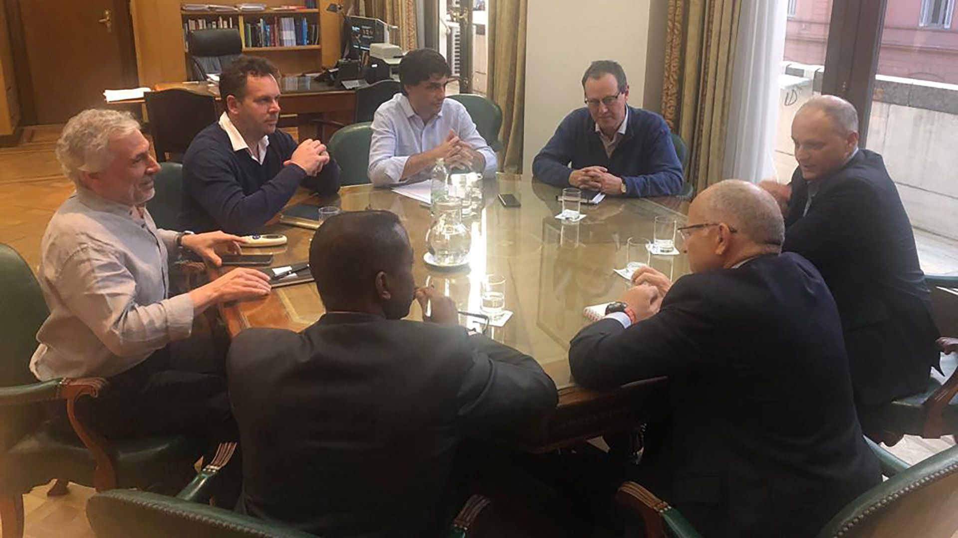 Reunión entre Lacunza y los enviados del FMI