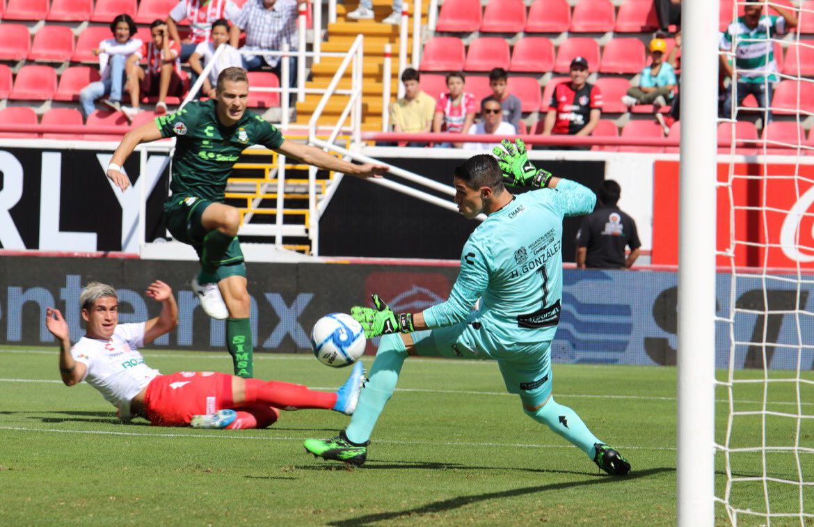 El argentino Julio Furch no pudo aportar en esta ocasión ningún gol a su causa (Foto: Club Santos)