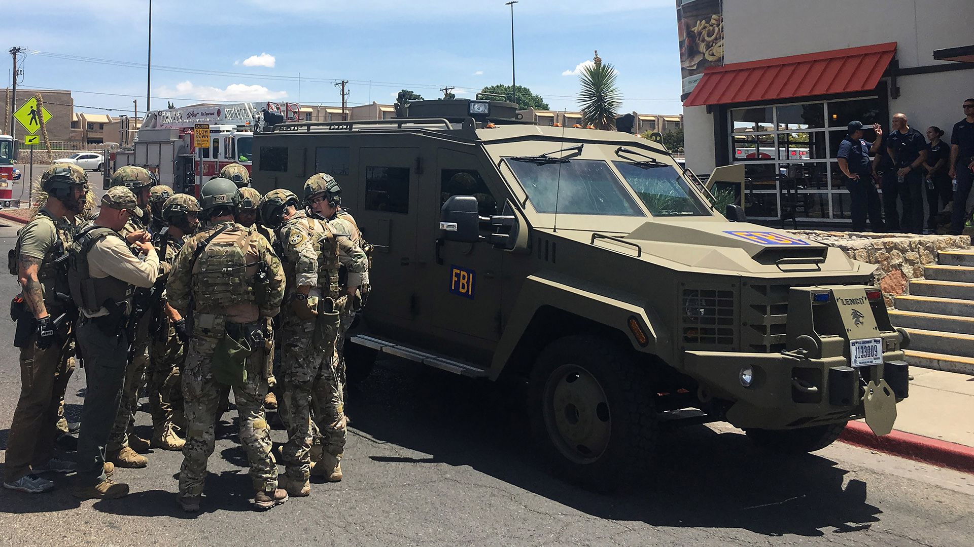 Diversas agencias del orden público respondieron al tiroteo en un Wal-Mart cerca del centro comercial Cielo Vista en El Paso, Texas, el sábado 3 de agosto de 2019 (Foto: AFP)