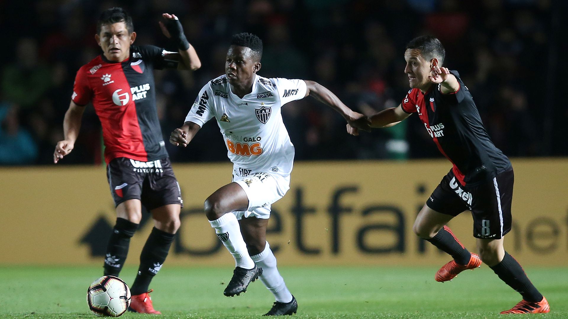 En el partido de ida jugado en Santa Fe, Colón superó 2-1 a Atlético Mineiro (REUTERS/Agustin Marcarian)
