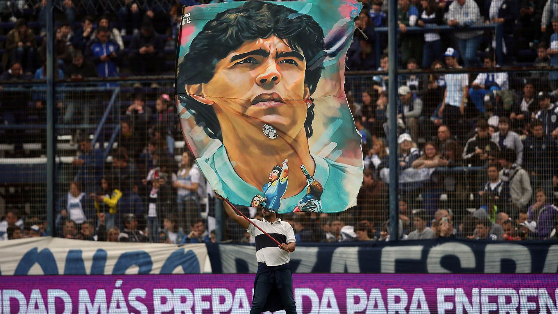 La bandera de Maradona el día de su presentación (Foto: Agustín Marcarian / Reuters)