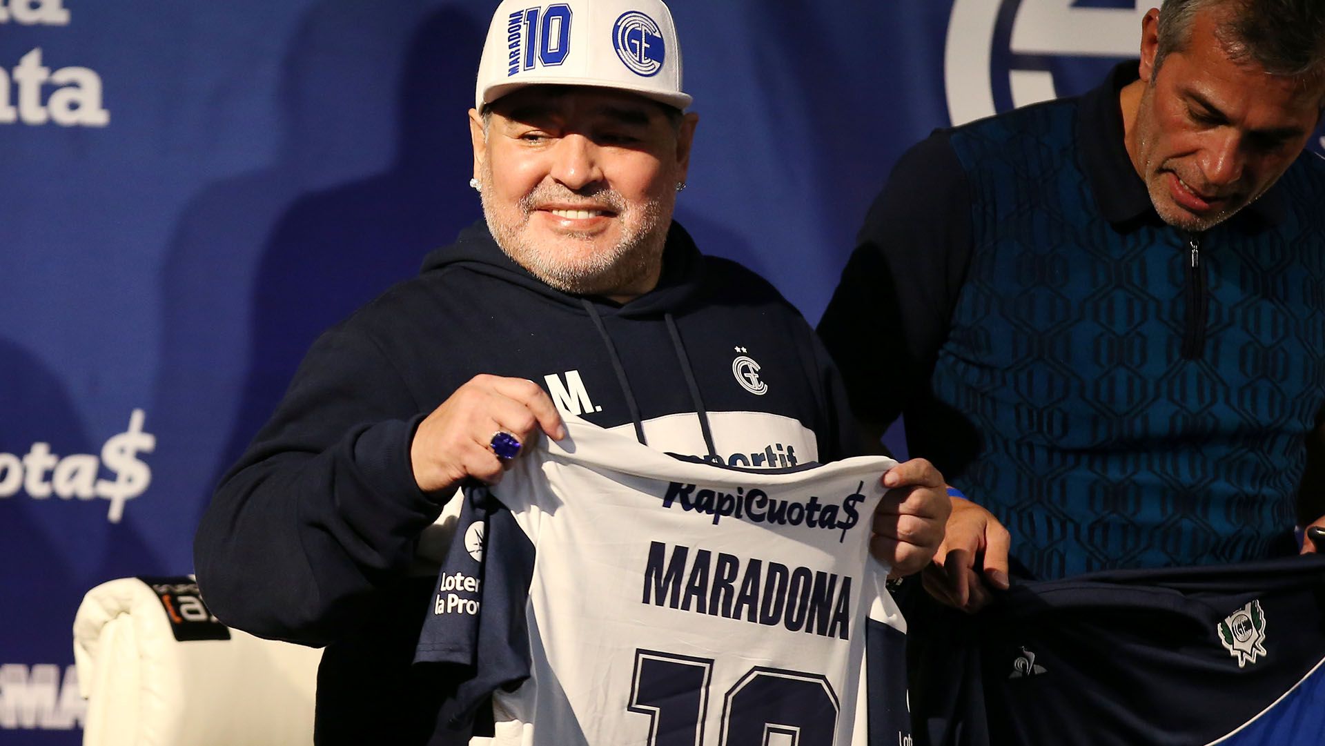Maradano se mostró suelto en su primera conferencia de prensa como DT del Lobo (Foto REUTERS)
