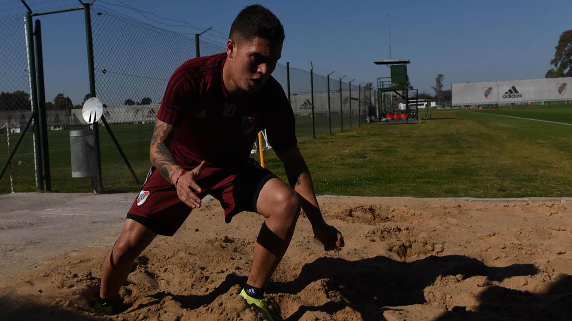 Juan Fernando Quintero avanza en su recuperación (@RiverPlate)